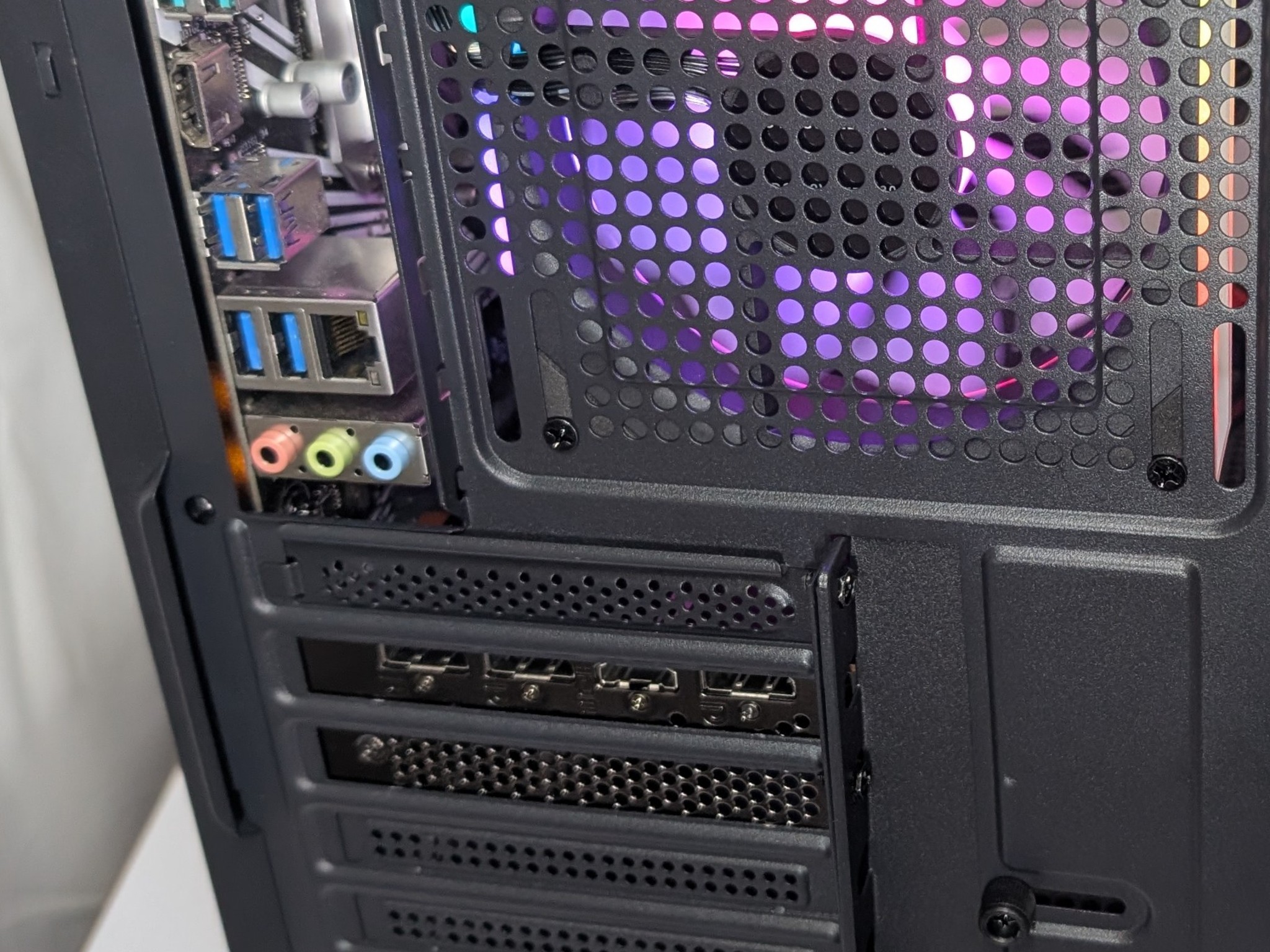 RX 6000 XT | I7 9700 | 16GB DDR4 | 650W | 500GB NVME