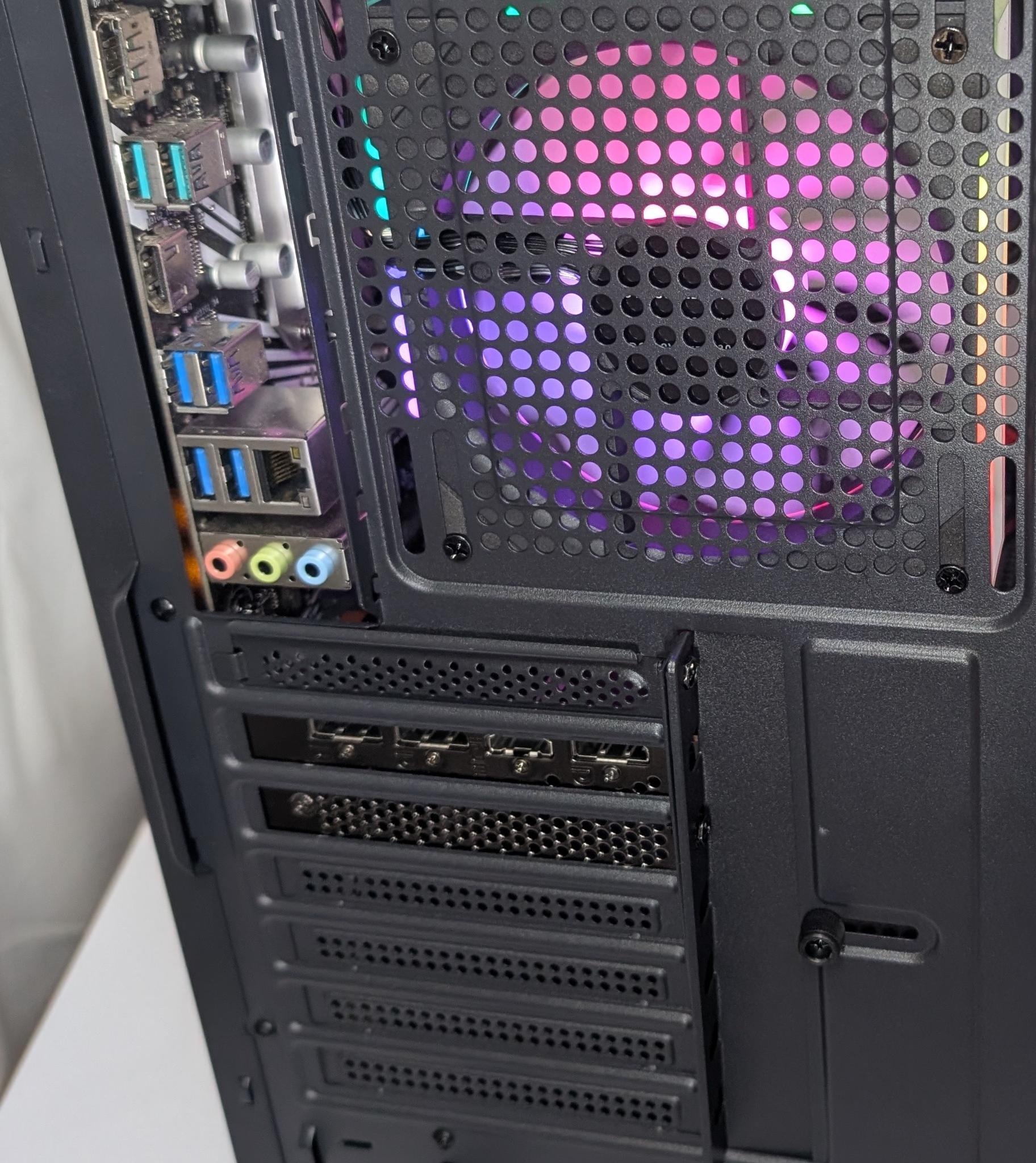 RX 6000 XT | I7 9700 | 16GB DDR4 | 650W | 500GB NVME