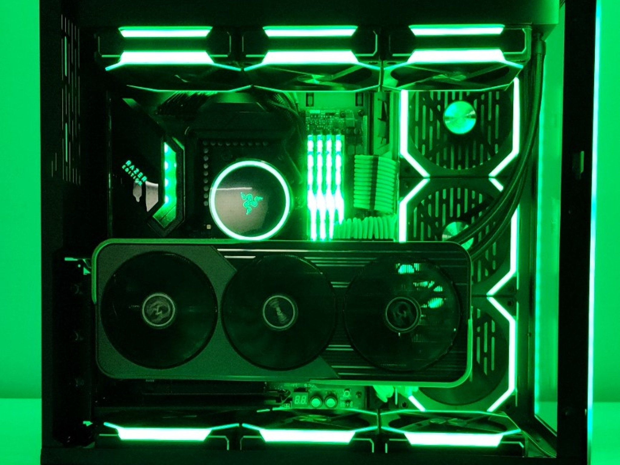 Limited Edition ALL RAZER/Lian Li Powerhouse PC!!!  5800X3D - 6950XT - 32GB - 2TB