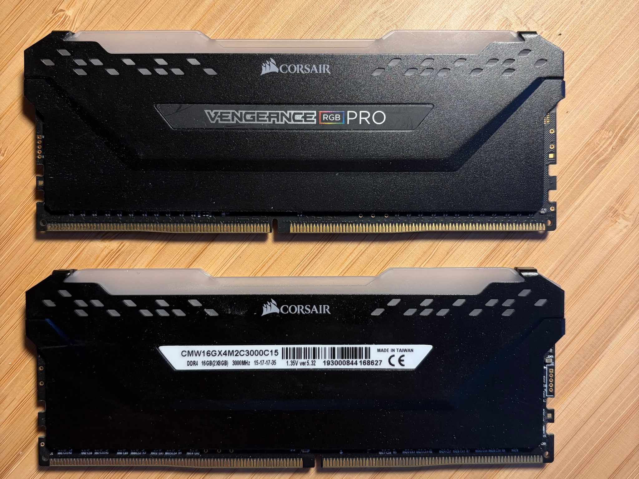 Corsair Vengeance RGB Pro 16GB (2x8GB) DDR4-3000 PC4-24000 288P