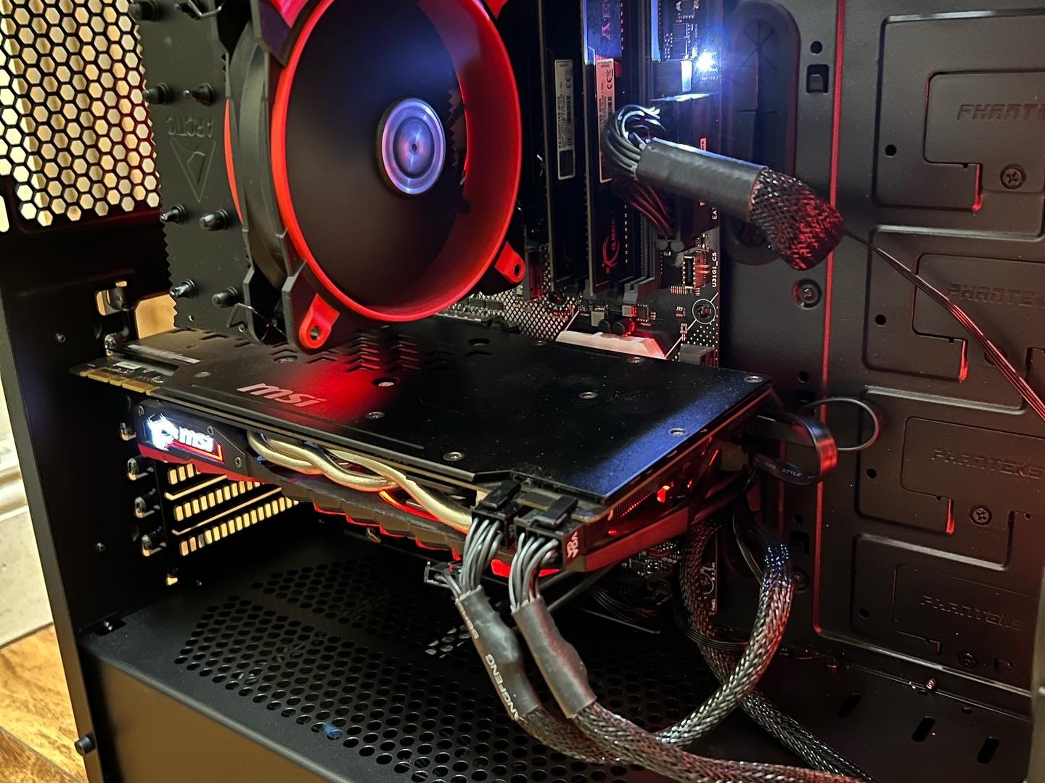 Red Liner (GTX 1070 + I5 9600KF)