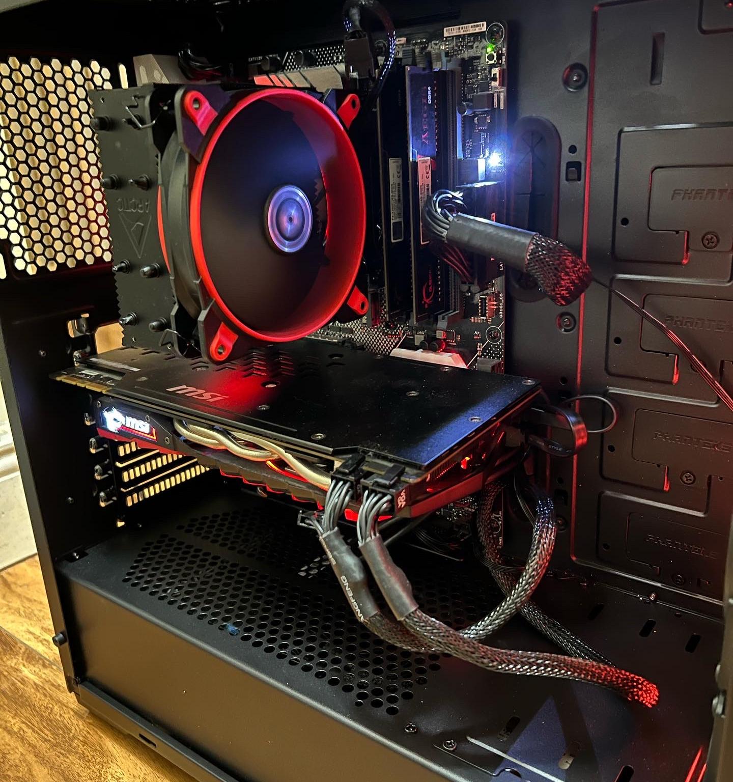 Red Liner (GTX 1070 + I5 9600KF)