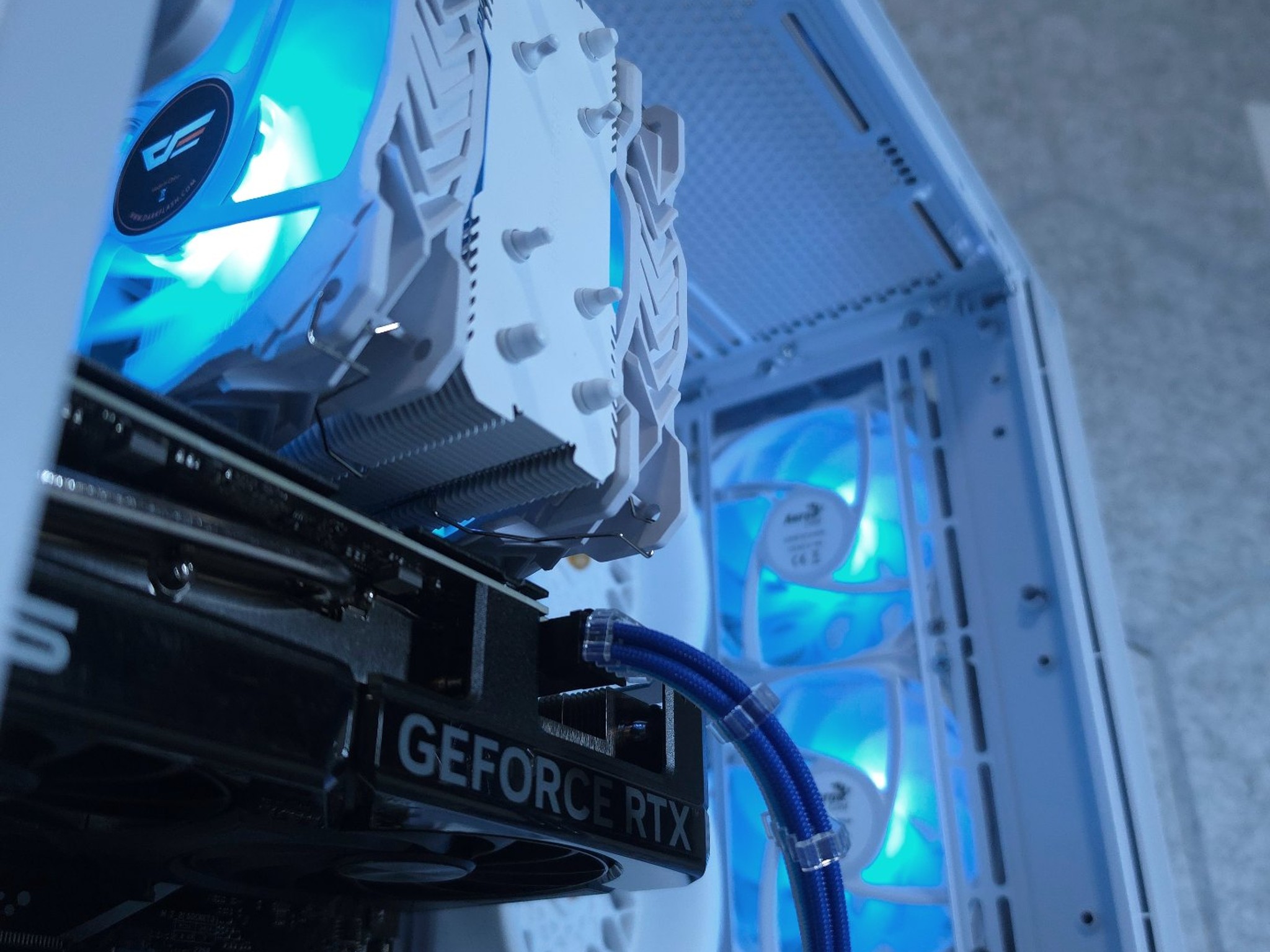 ASUS RTX 4070 💙 Core i7 14700F
