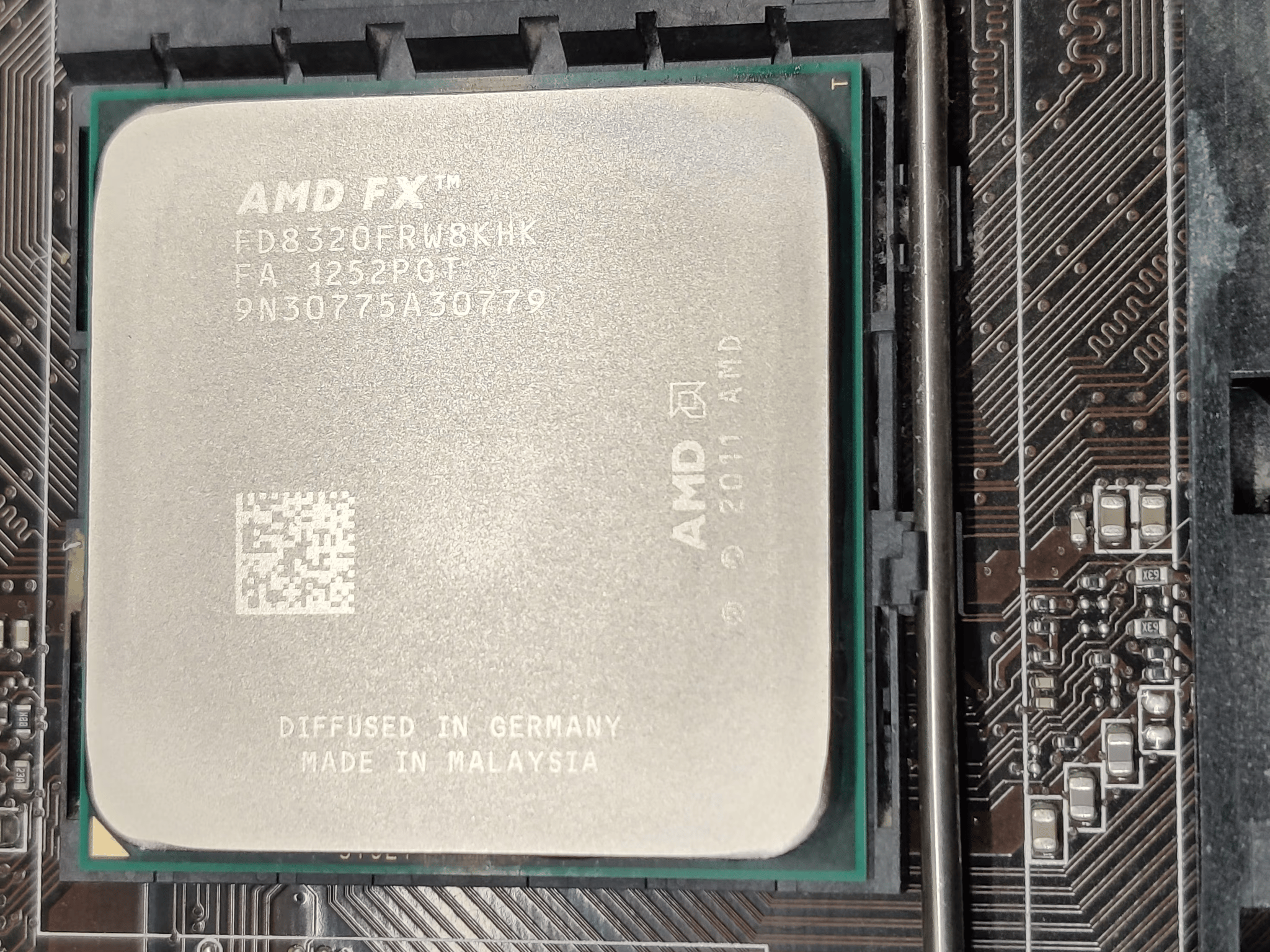 USED AMD FX-8320 3.5 GHz 8-Core Processor FD8320FRW8KHK AM3