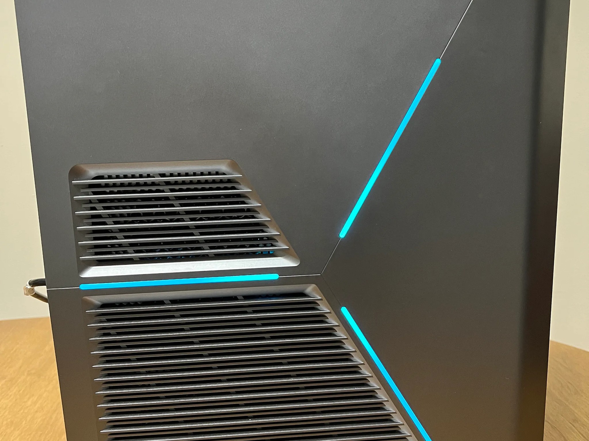 RTX 2060 // i7-9700 // 16GB RAM // 256GB SSD