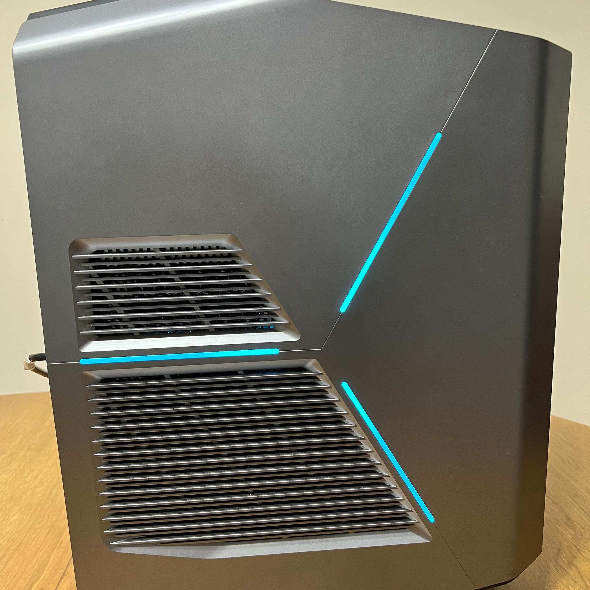 RTX 2060 // i7-9700 // 16GB RAM // 256GB SSD