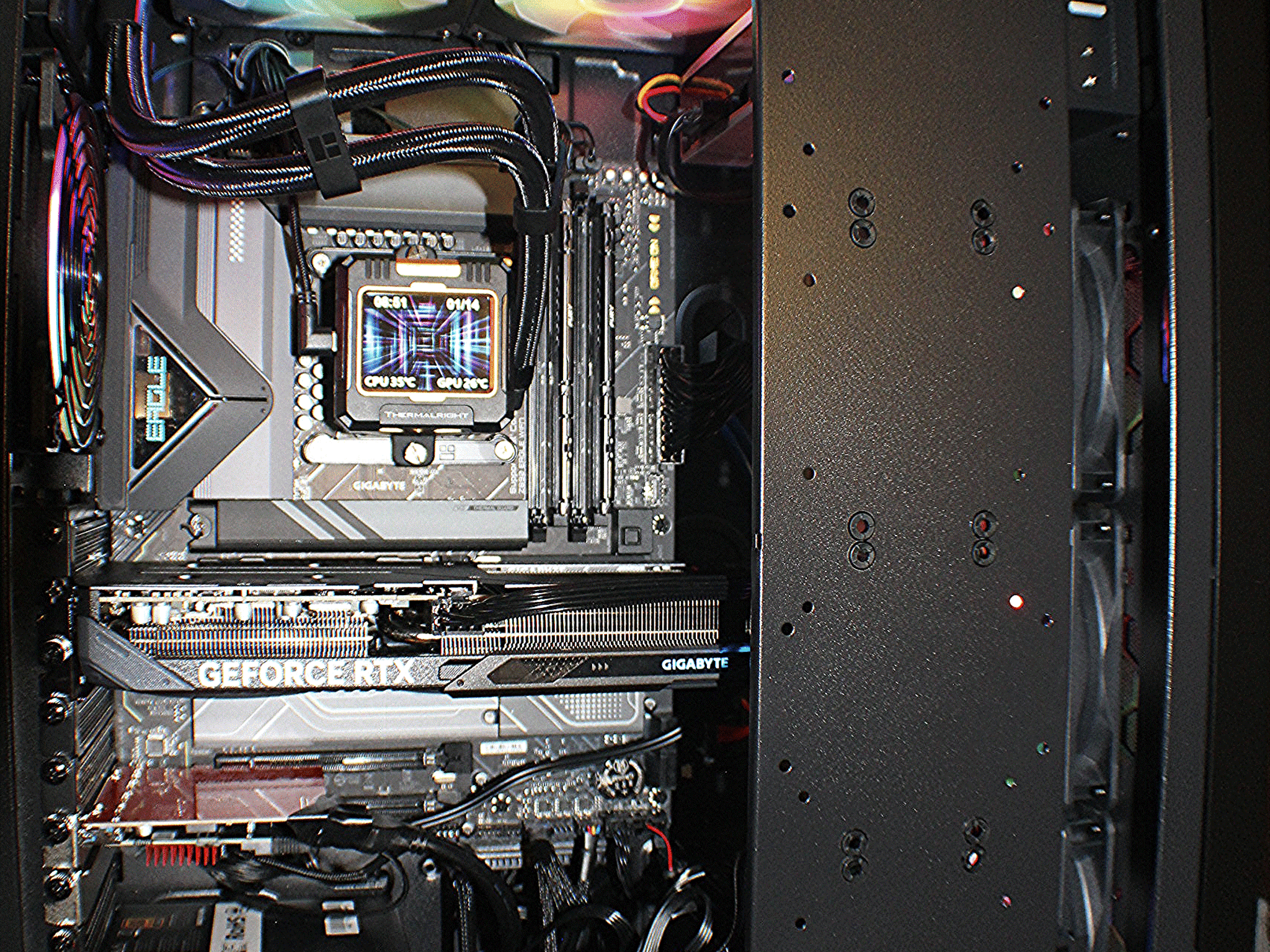 Gigabyte Z890 Eagle / Intel Ultra 7 / RTX 5060ti 16GB