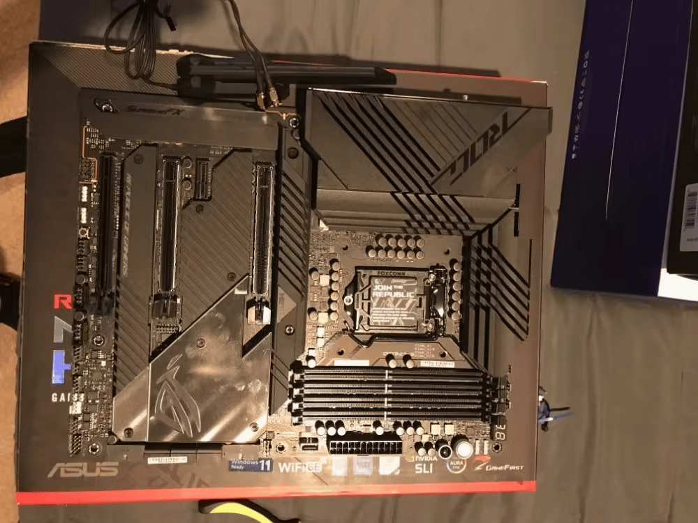 ASUS ROG MAXIMUS XIII HERO Z590 GAMING MOTHERBOARD LGA1200 socket