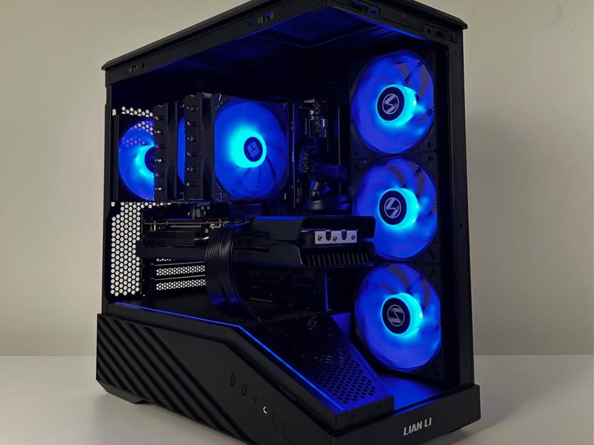 Ryzen 5 7600x, DDR5 32GB 6000Mhz, 2TB NVME, RX 6800 16GB Gaming PC
