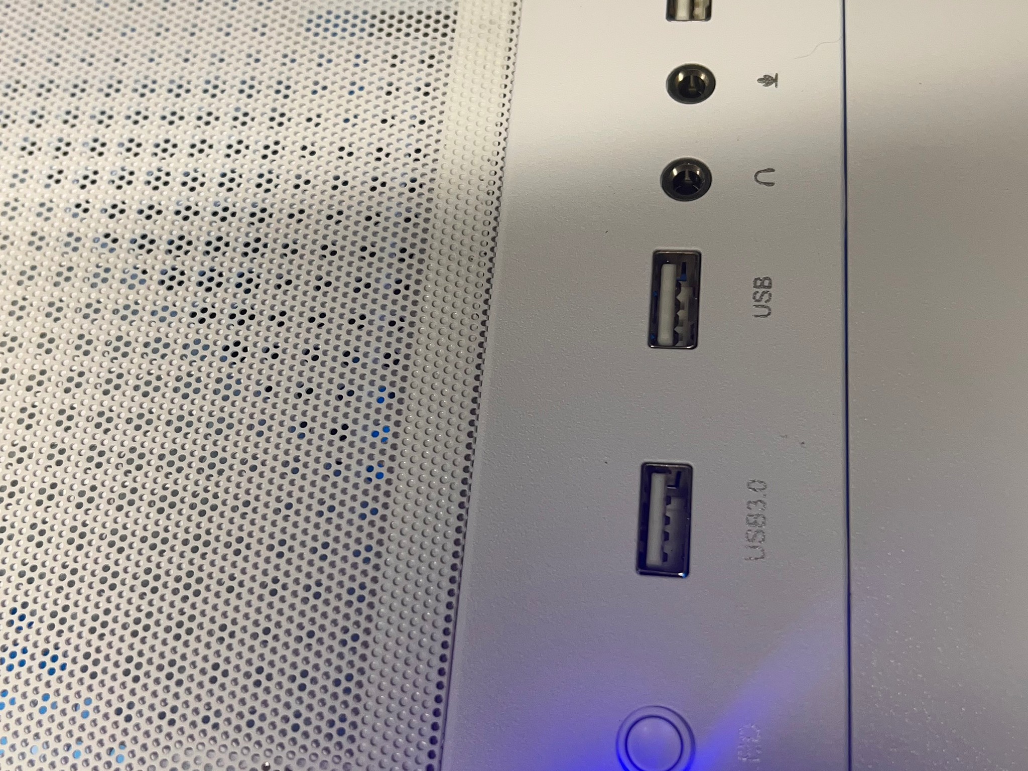 Blue ice 1080p esports  2400g with a 5500xt 16g of ram
