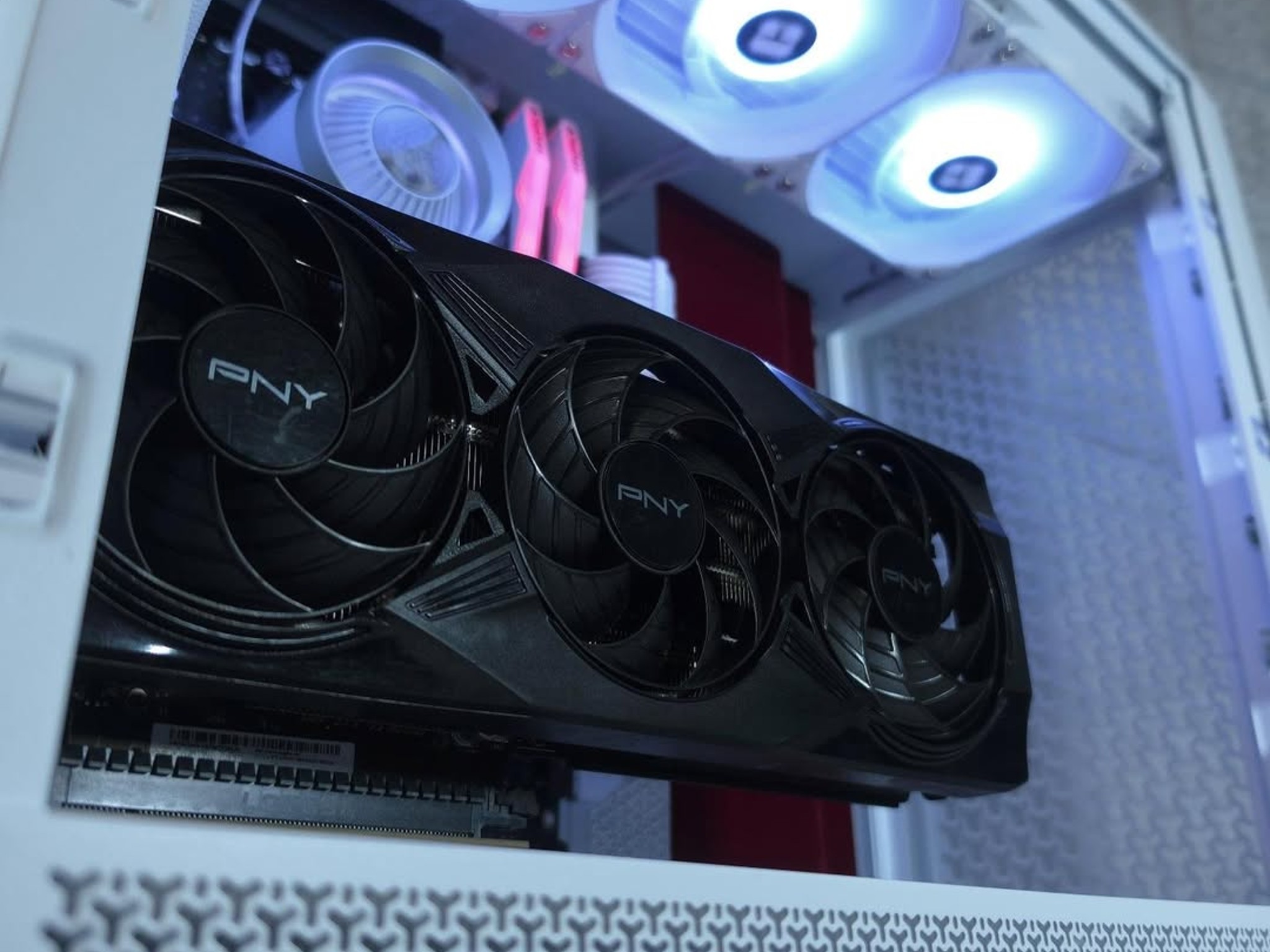 ASUS RTX 5070 ❤️ Ryzen 7 9800X3D