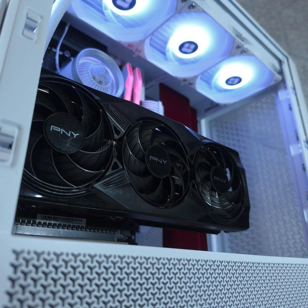 ASUS RTX 5070 ❤️ Ryzen 7 9800X3D