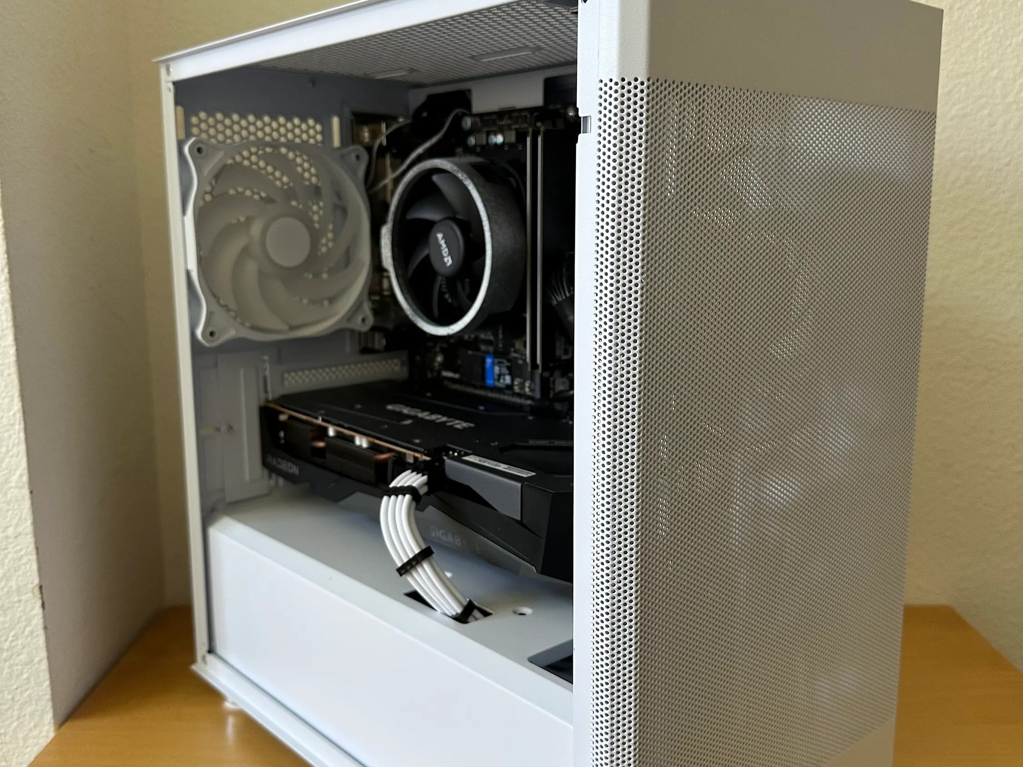 Budget Beast 🌌|Ryzen 5 5500| RX 7600| 16GB DDR4-3600 CL18| 1TB SSD | Win10