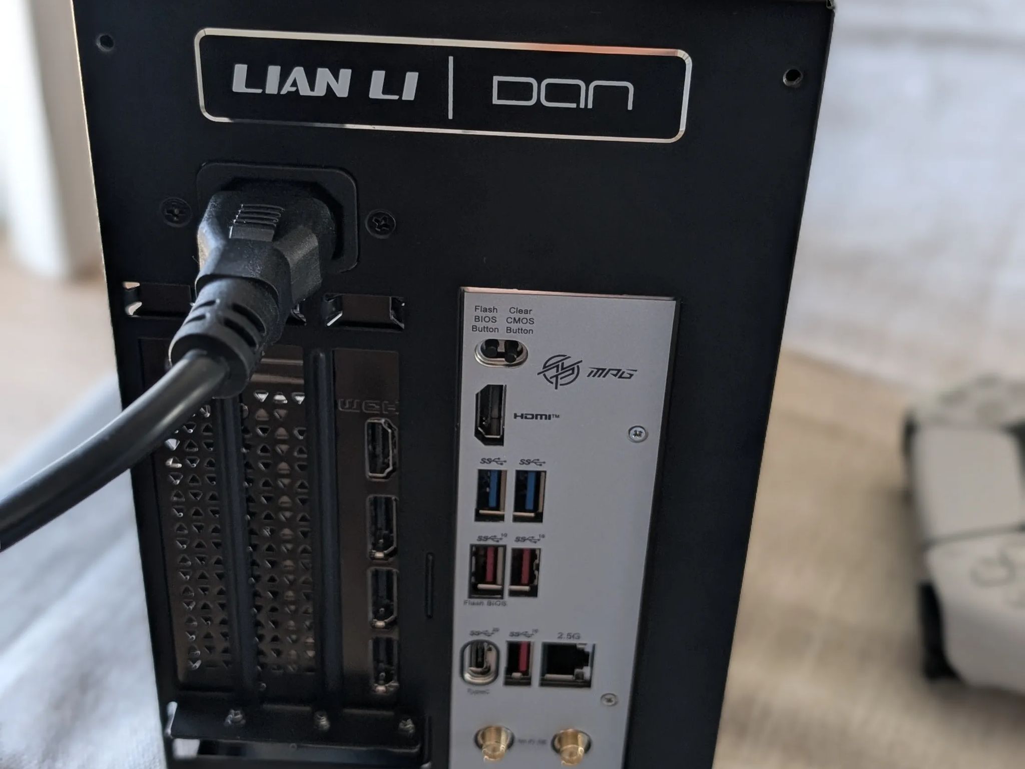 Tiny Powerhouse Gaming PC - Lian Li Dan A4-H2O Mini ITX build - 5070 Ti