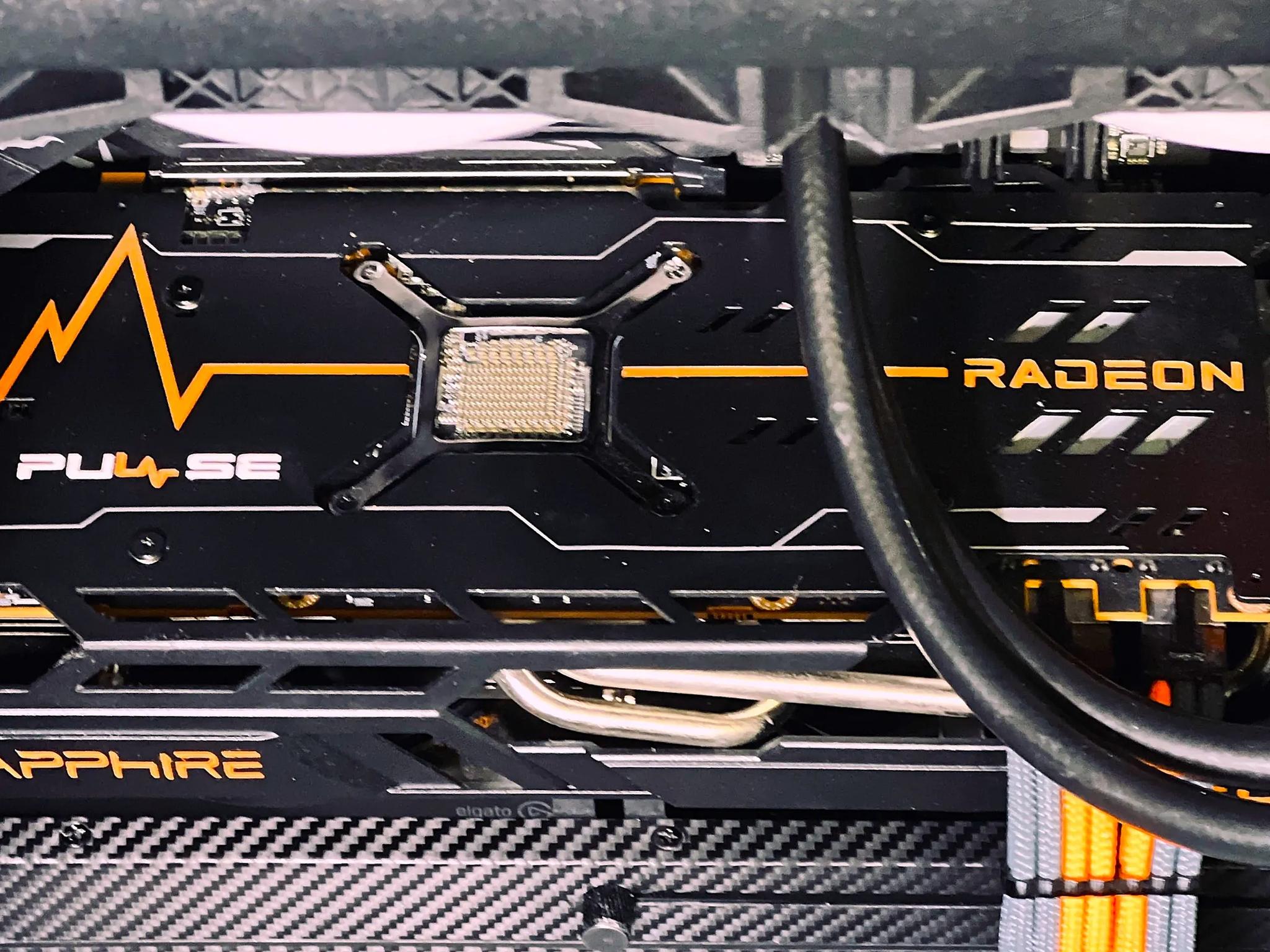 Sapphire Pulse AMD Radeon™ RX 6700 XT w/ custom painted backplate/shroud