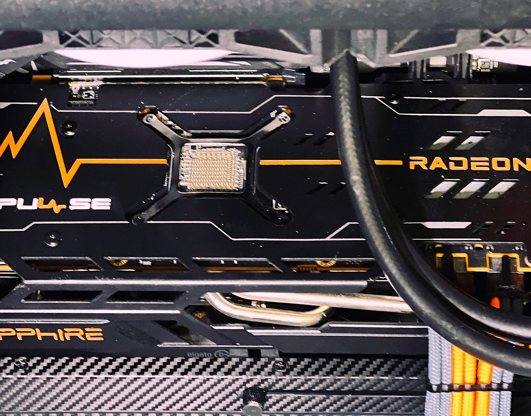 Sapphire Pulse AMD Radeon™ RX 6700 XT w/ custom painted backplate/shroud