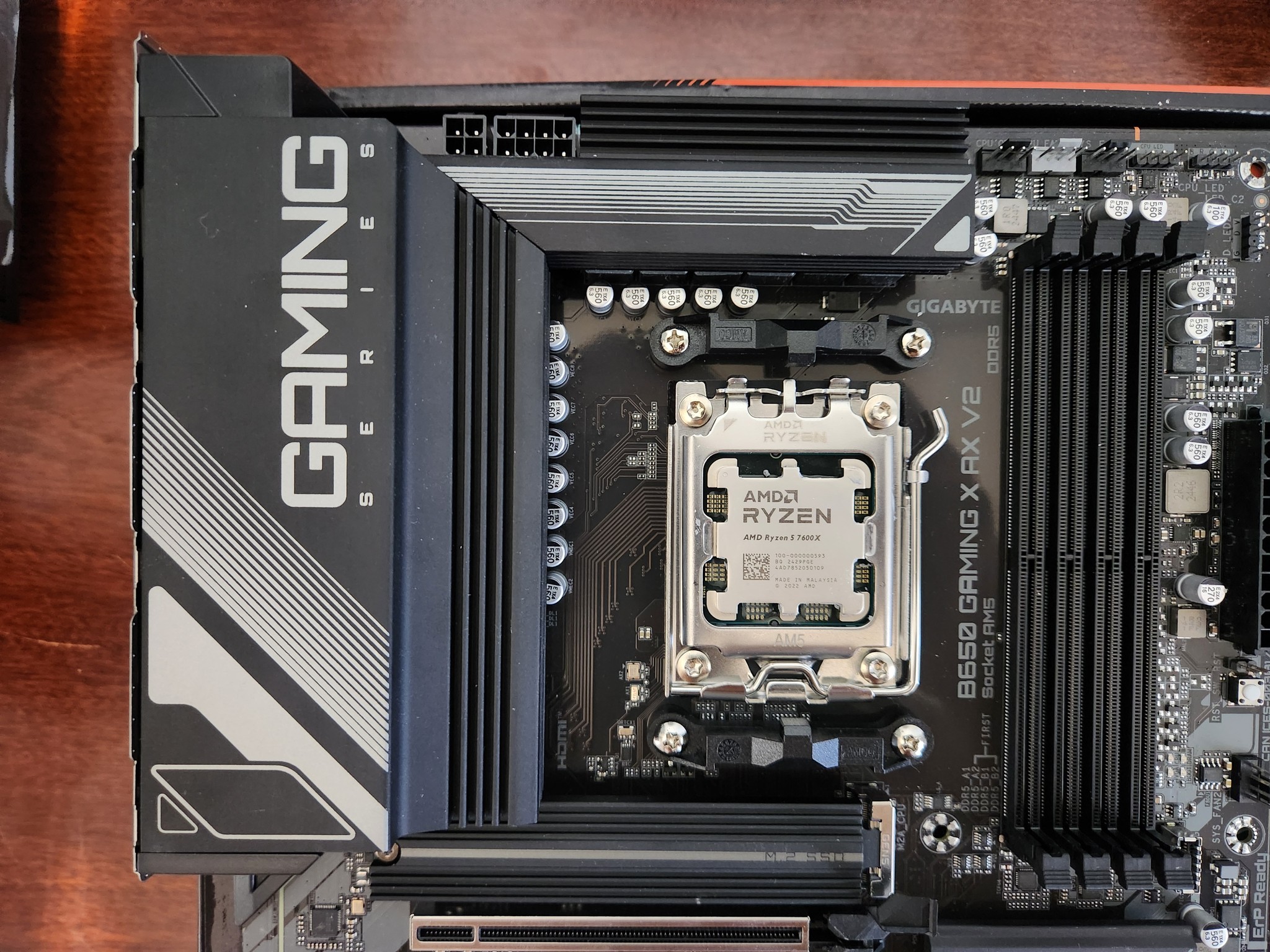 AMD RYZEN 5 7600X | B650 GIGABYTE GAMING AX V2 MOTHERBOARD