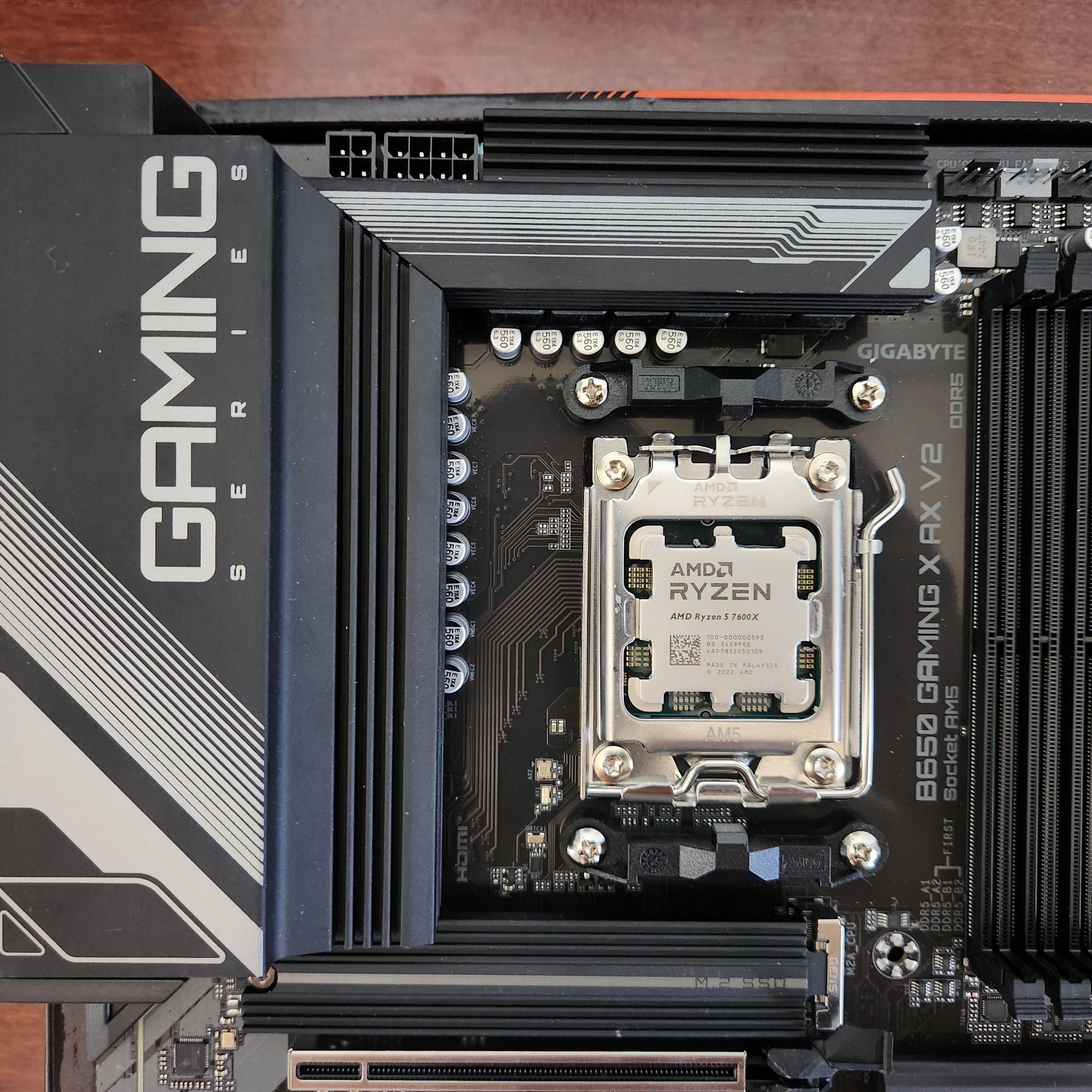 AMD RYZEN 5 7600X | B650 GIGABYTE GAMING AX V2 MOTHERBOARD