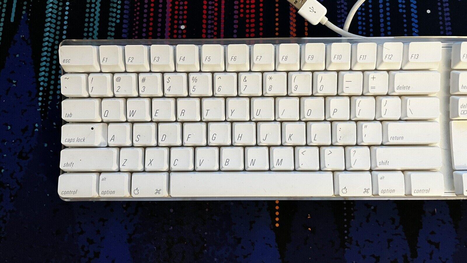 Apple OEM Wired Dual USB Keyboard Model A1048 White 2003 Tested and Working