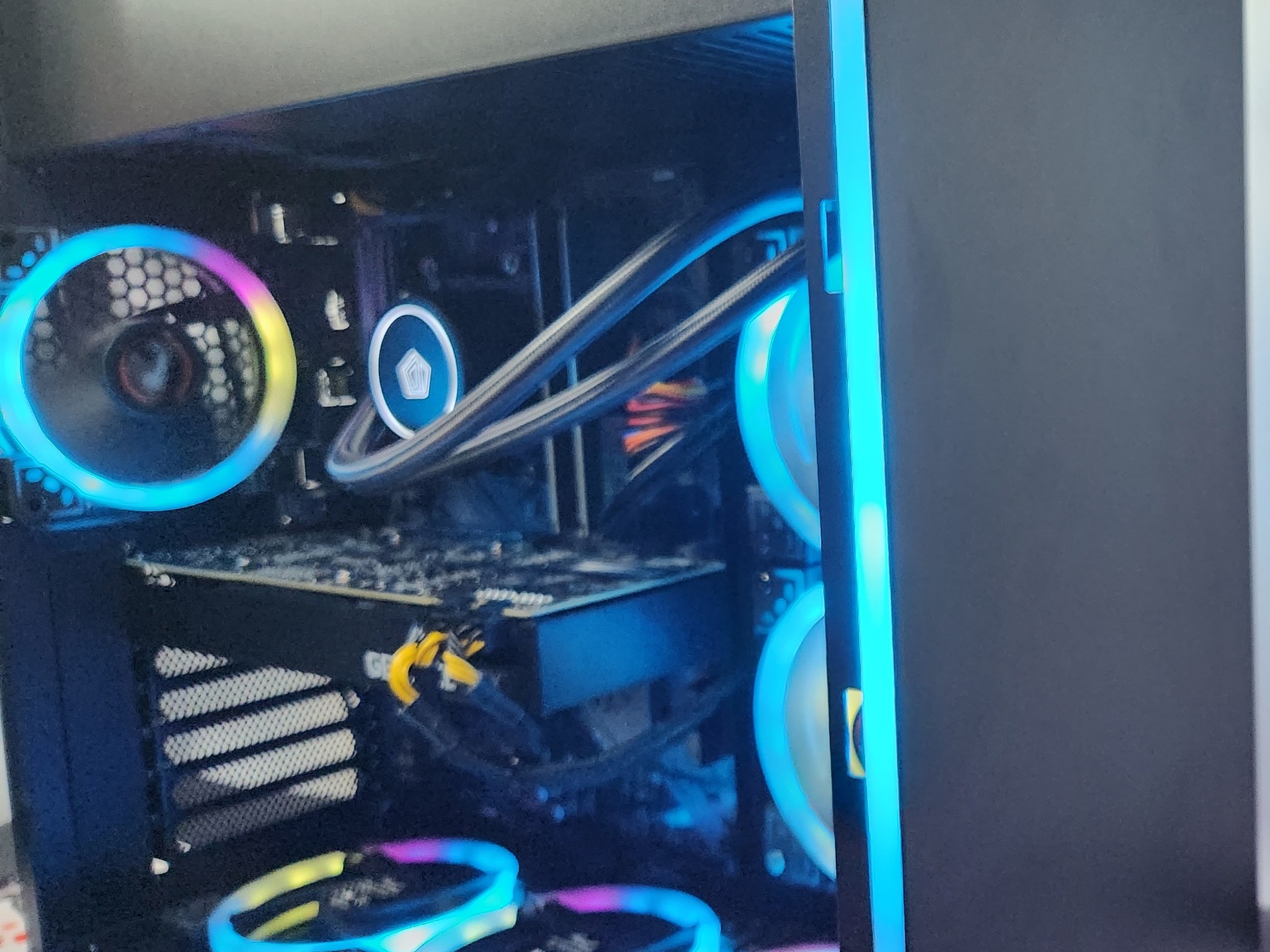 "THE BEAST" Ryzen 7 5700x / 32GB RAM / 2TB SSD / RTX 3070
