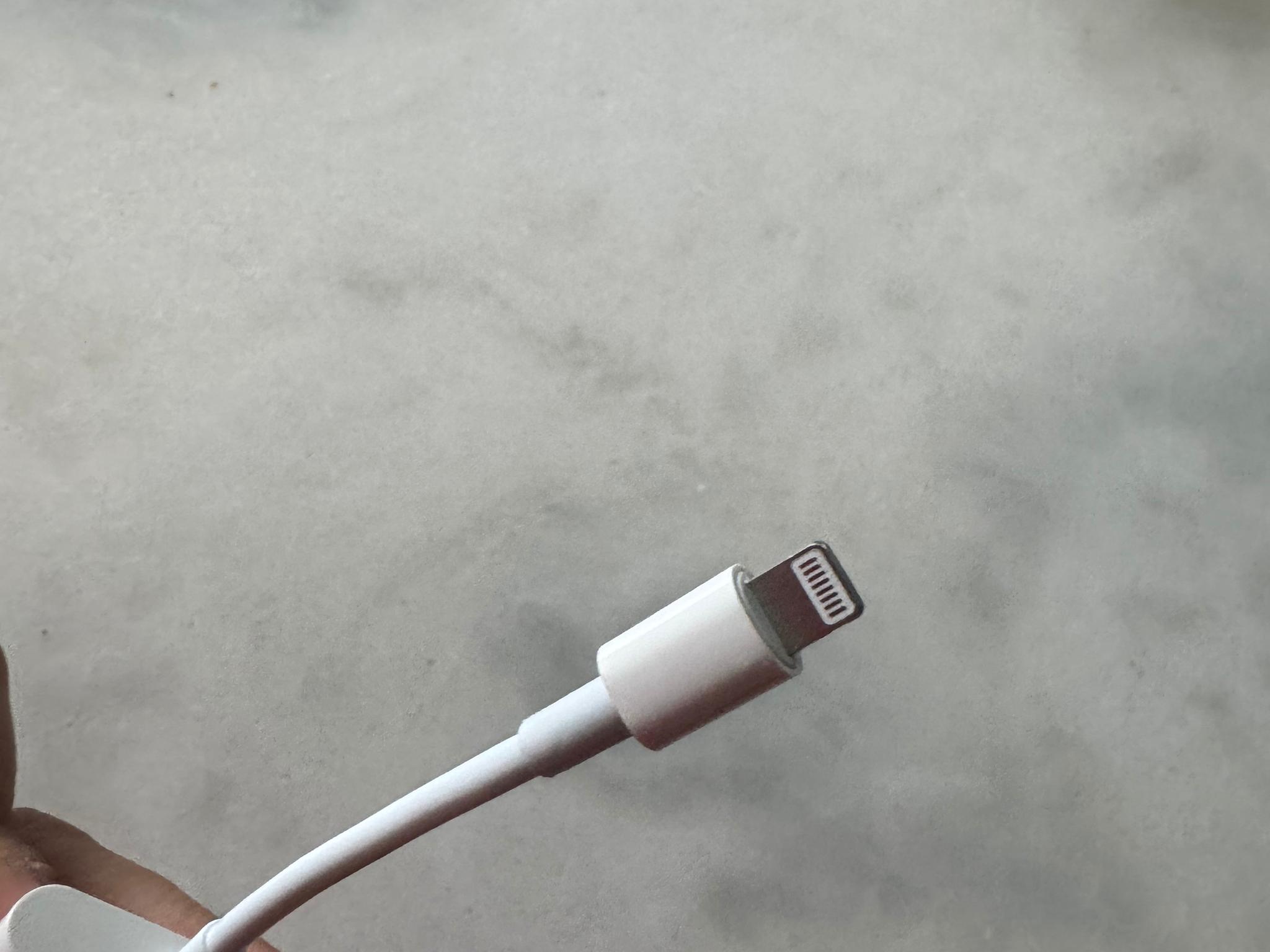 Lightning to HDMI adapter
