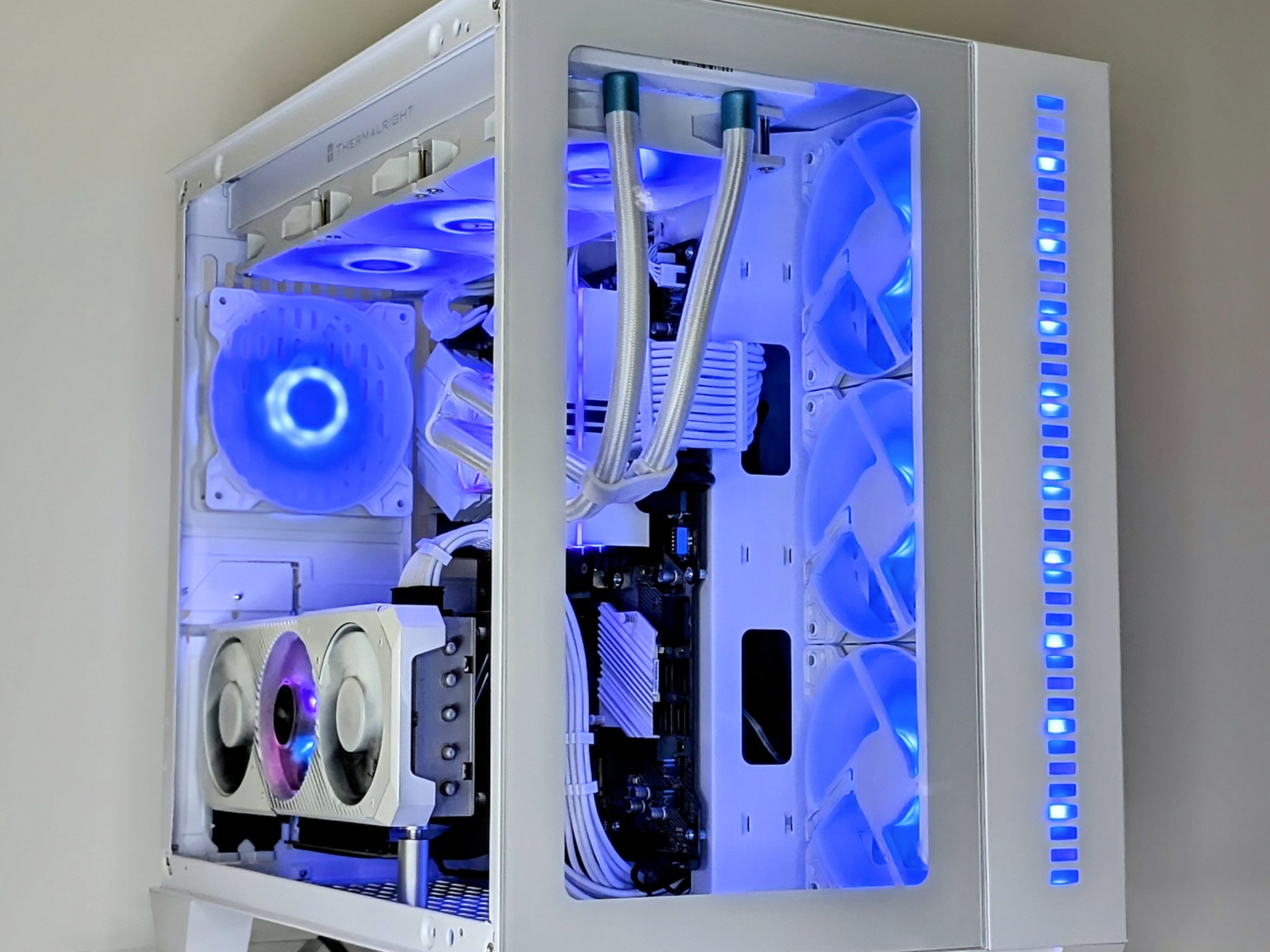 🤍 Liquid Cooled💧⚪️I5-10th GEN/Z490-A PRO🚀⚪️RX 5700XT⚪️1TB NVMe⚪️16GB RAM⚪️Windows 11 Pro