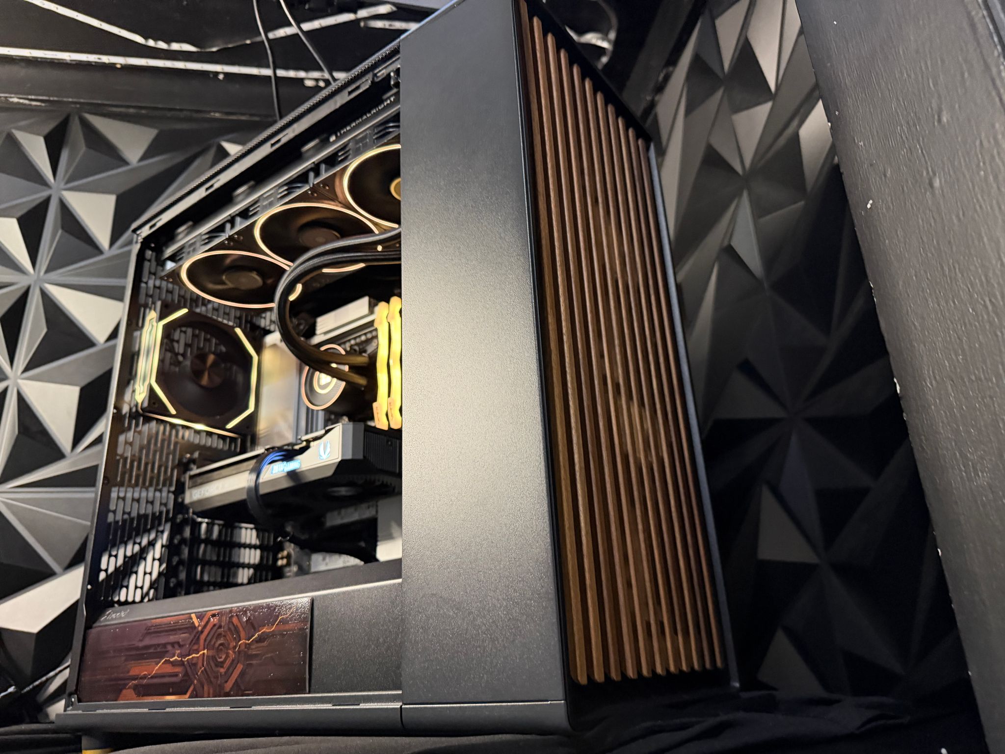 🪵⚙️ IRON WOOD ⚙️🪵 Ryzen 9 9900X| RTX 5070| 32 GB DDR5 8000Mhz|4.5 TB NVMe| 850W Gold PSU
