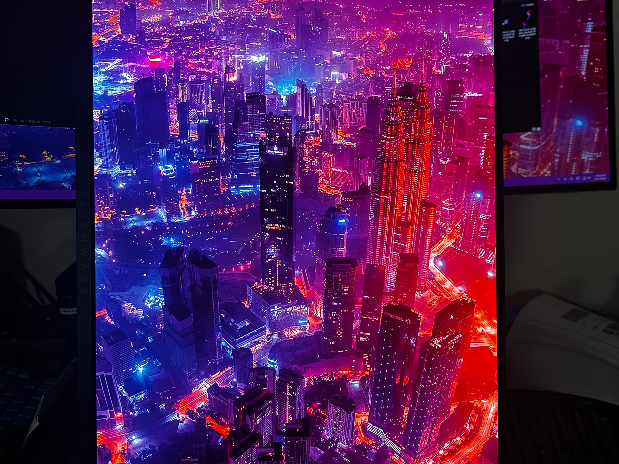 Alienware QD-OLED 27" 4K UHD (3840 x 2160) 240Hz Gaming Monitor (AW2725Q)