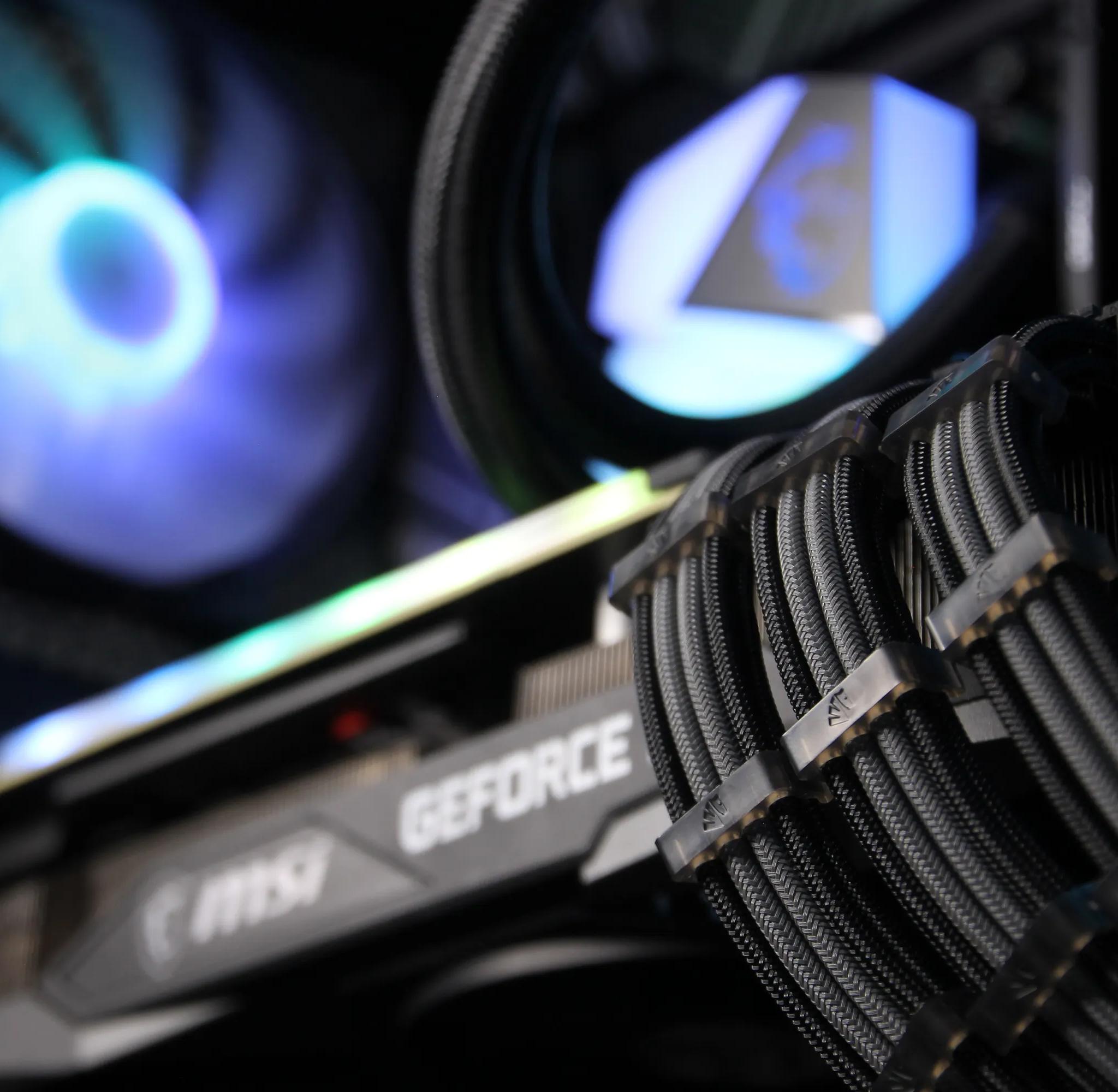 𝙇𝙐𝘾𝙆𝙔 // Core i7-12700K, RTX 3080 // Upper Mid-Range Gaming PC