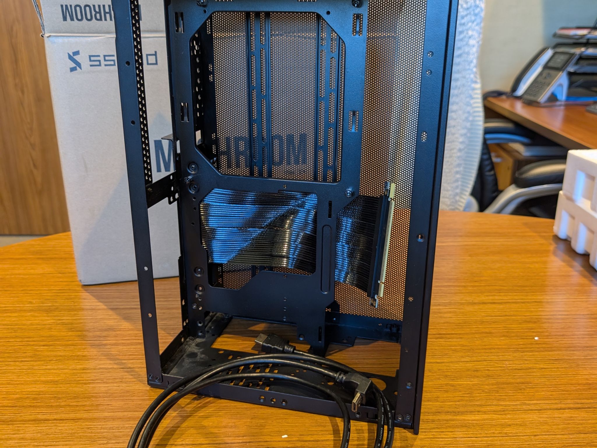 SSUPD Meshroom S w/PCIe 5.0 Riser (Black - Mesh)