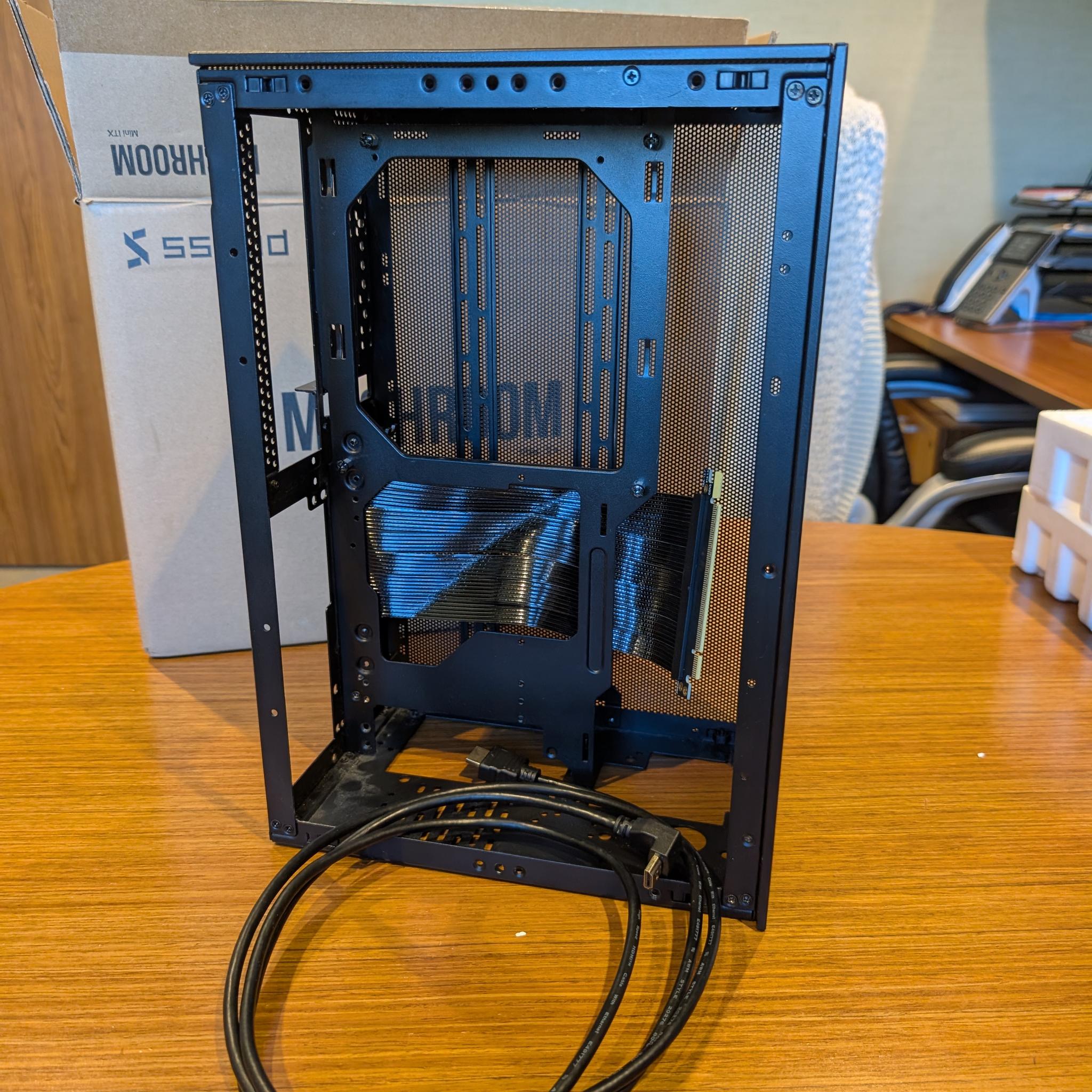 SSUPD Meshroom S w/PCIe 5.0 Riser (Black - Mesh)