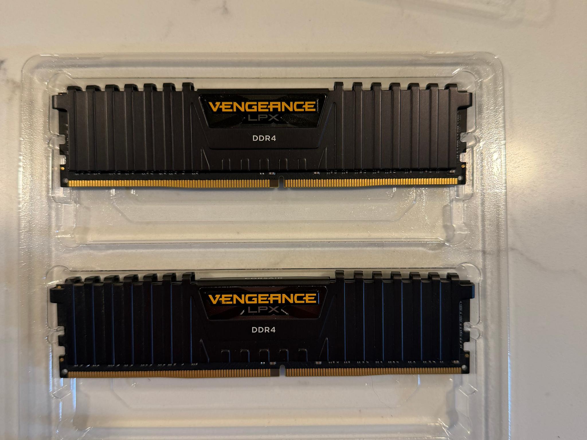 CORSAIR VENGEANCE LPX 32GB (2x16GB) DDR4 3600MHz