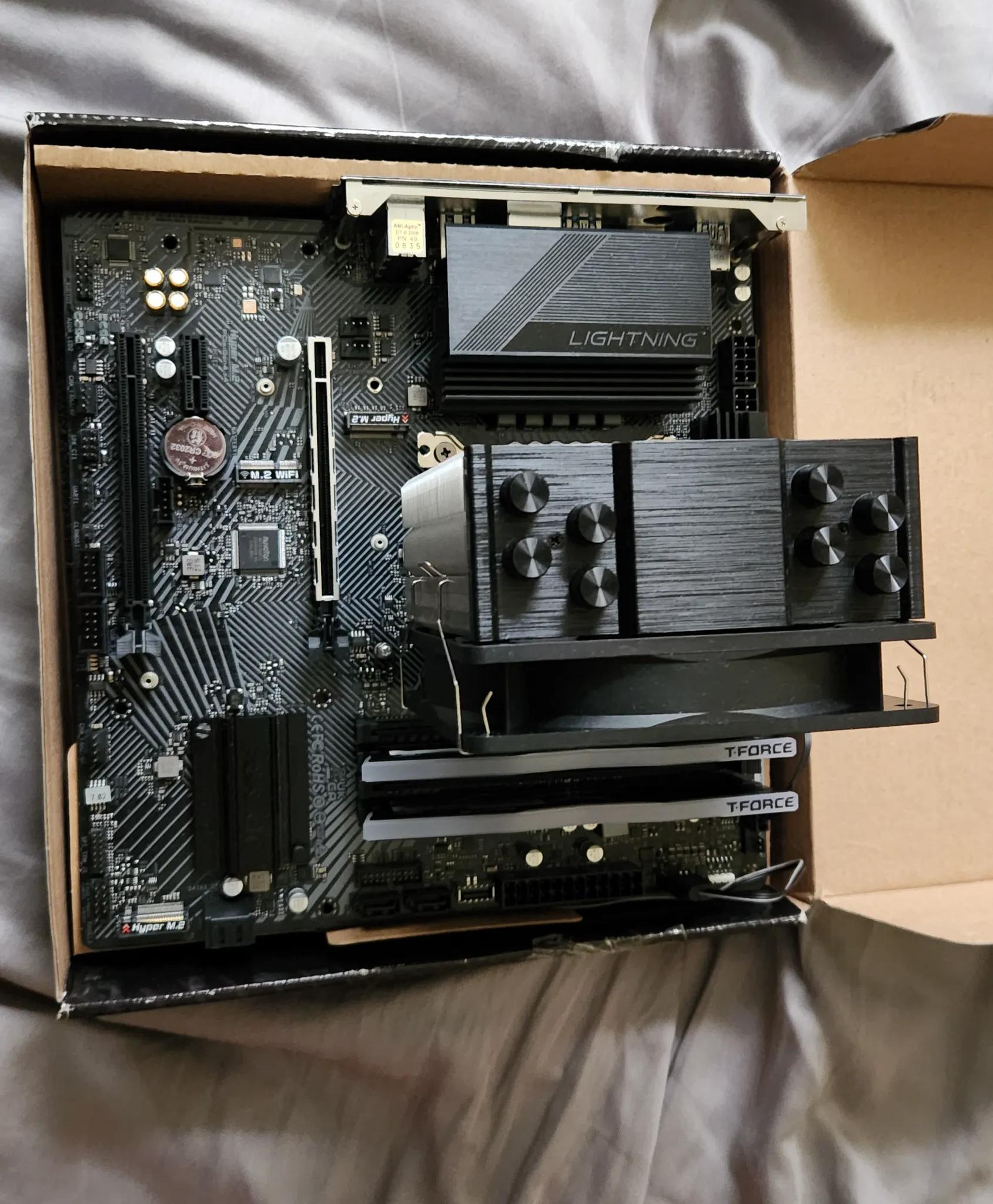 I5-12400F Asrock Z790M PG Lightning/D4 16 GB Teamforce DDR4-3000