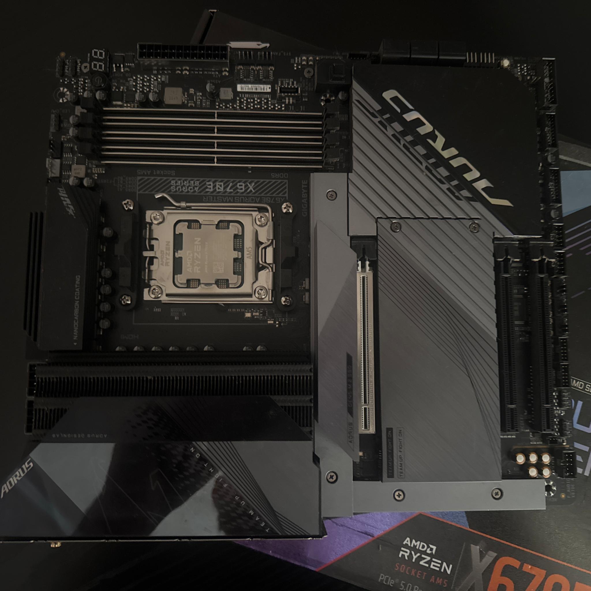 Gigabyte X670E Aorus Master, Ryzen 9 7950X Bundle!