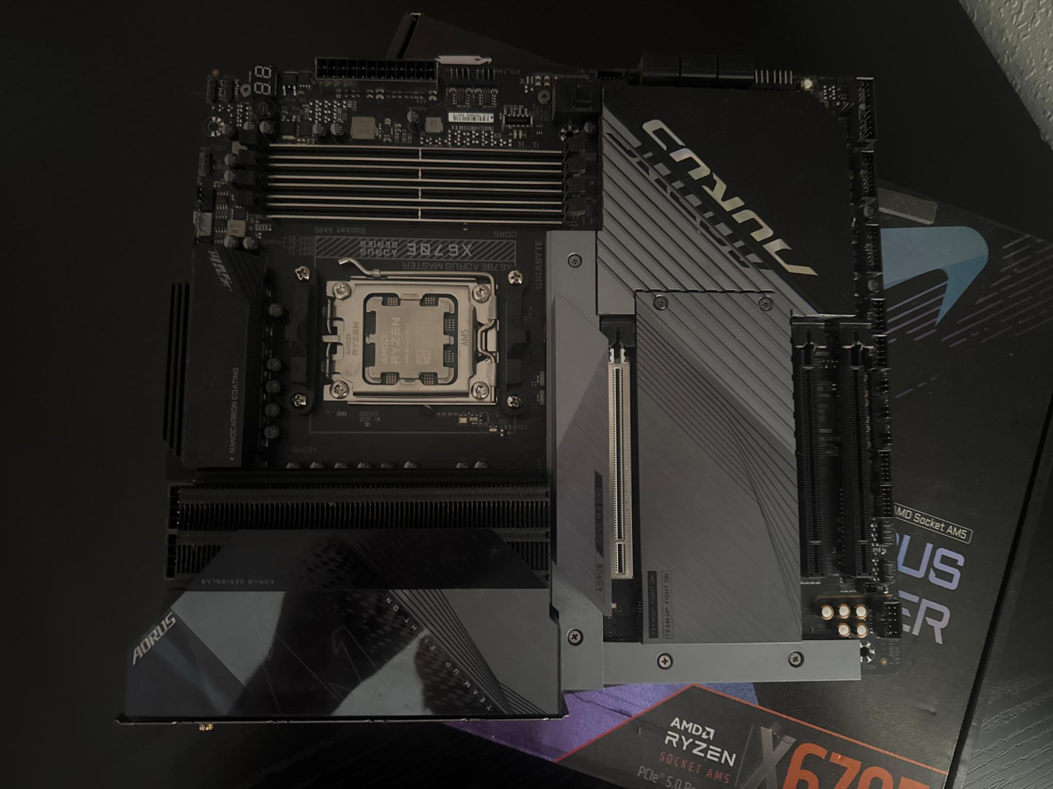 Gigabyte X670E Aorus Master, Ryzen 9 7950X Bundle!