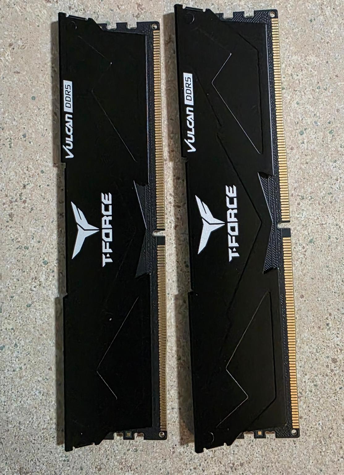 Like New- T-FORCE VULCAN DDR5 6000 2x 16GB (32GB)