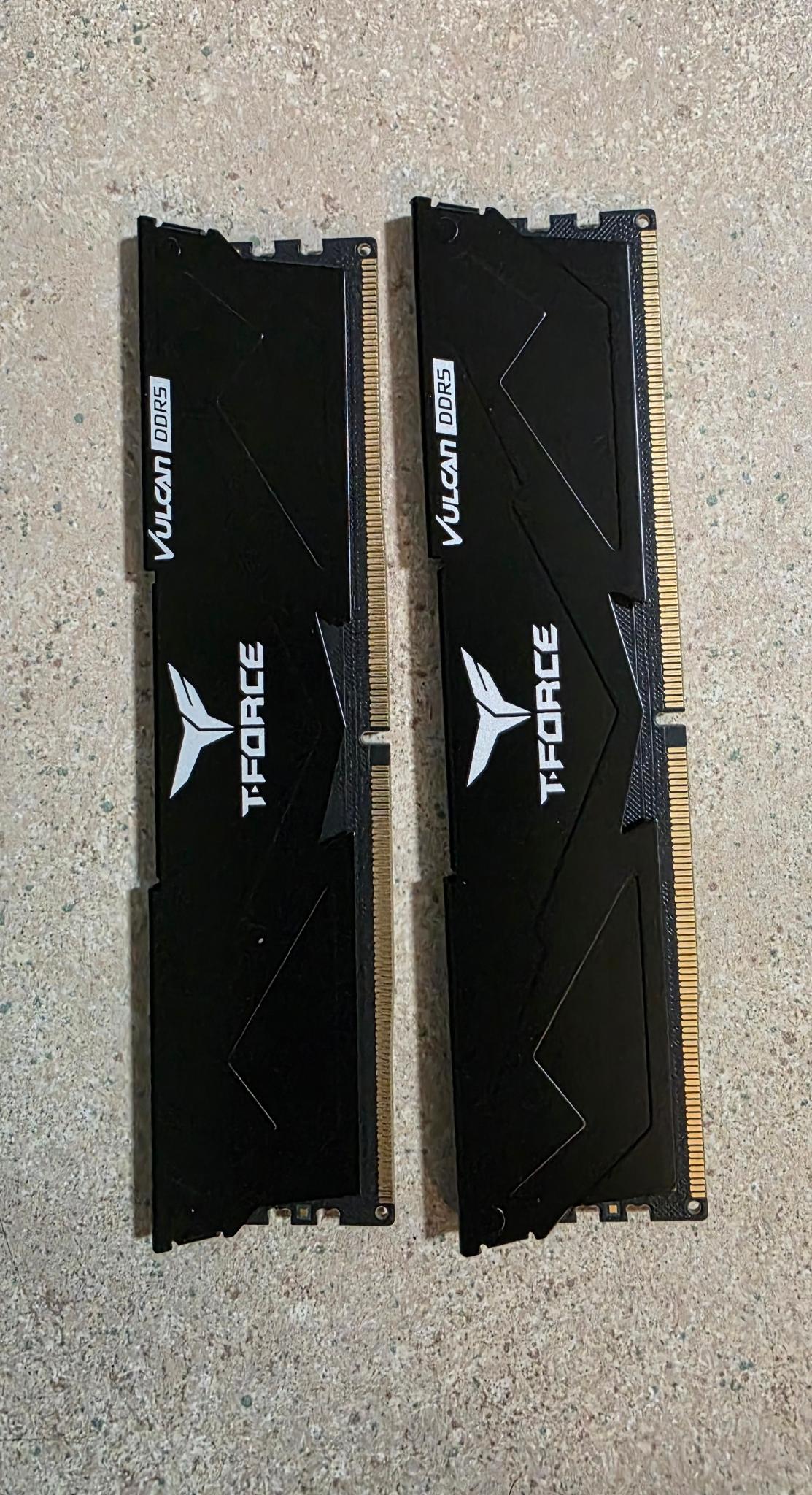 Like New- T-FORCE VULCAN DDR5 6000 2x 16GB (32GB)