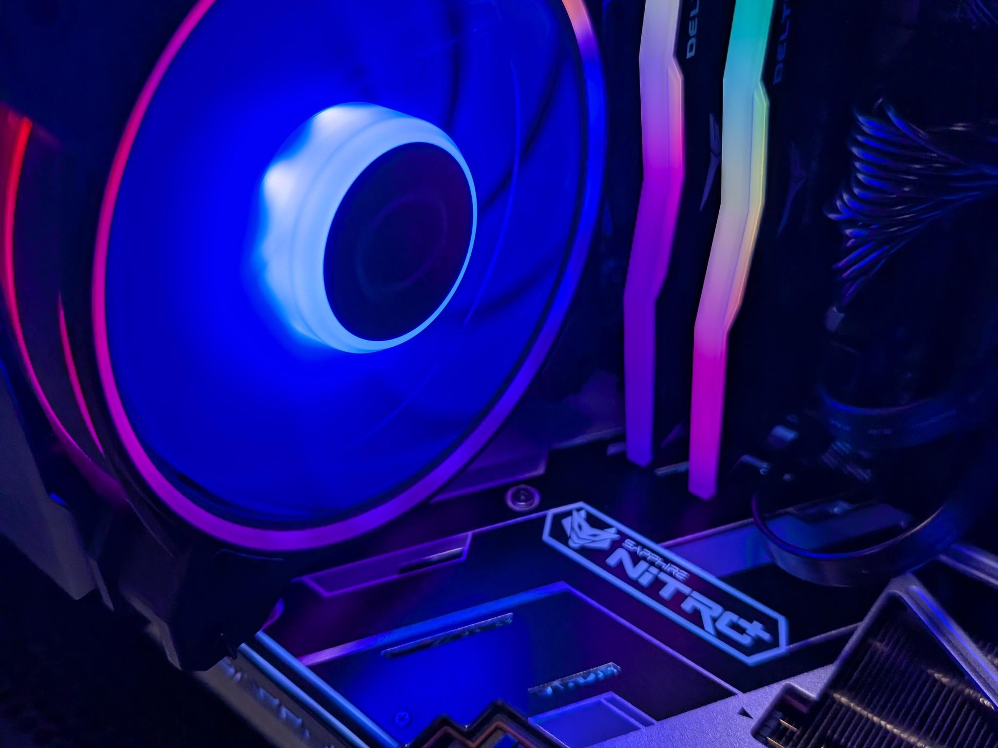 | RYZEN 3600 | RX5700XT | B550 | 16GB