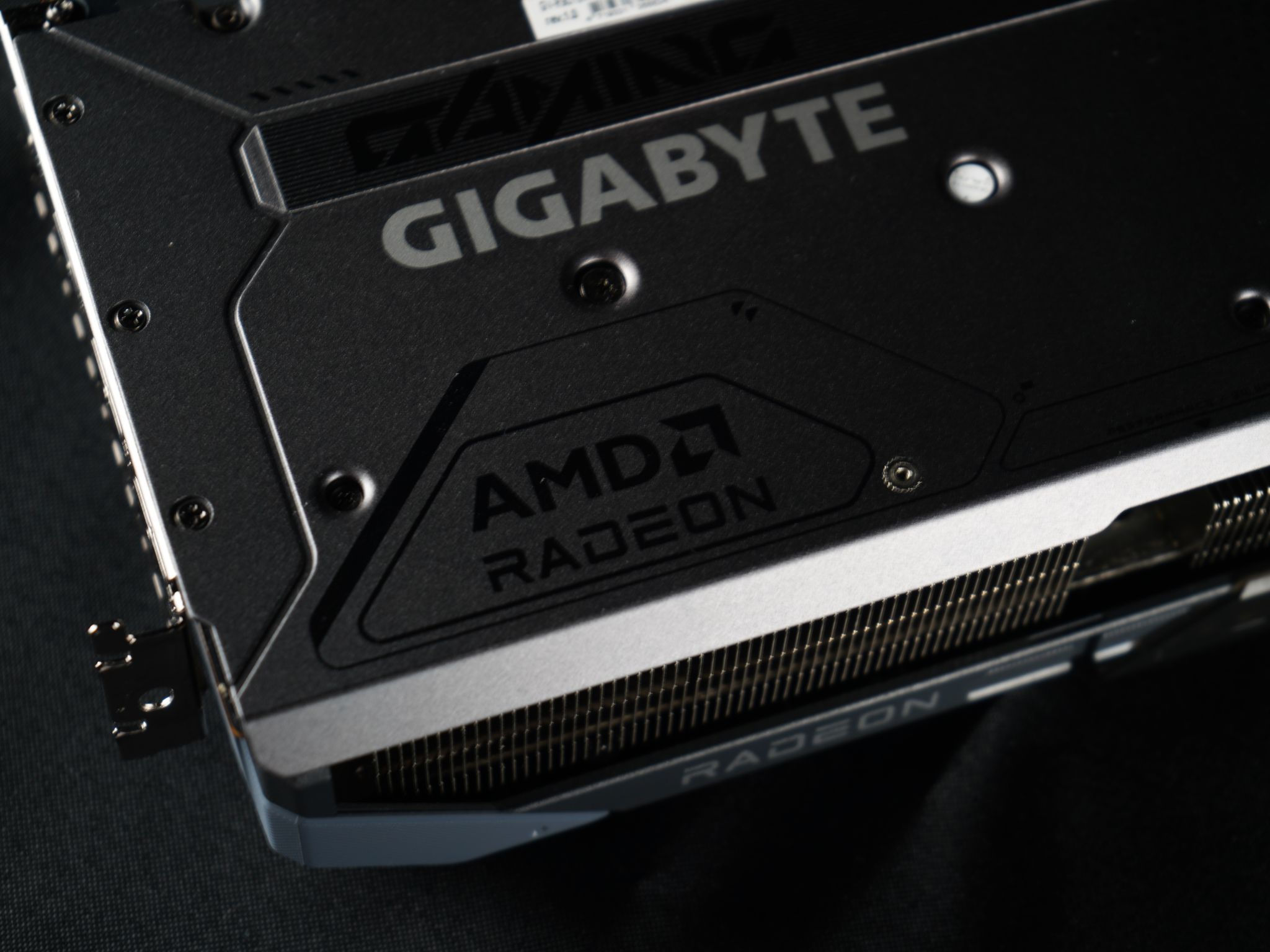 GIGABYTE Radeon RX 9070 XT Gaming OC 16G Graphics Card, PCIe 5.0, 16GB GDDR6