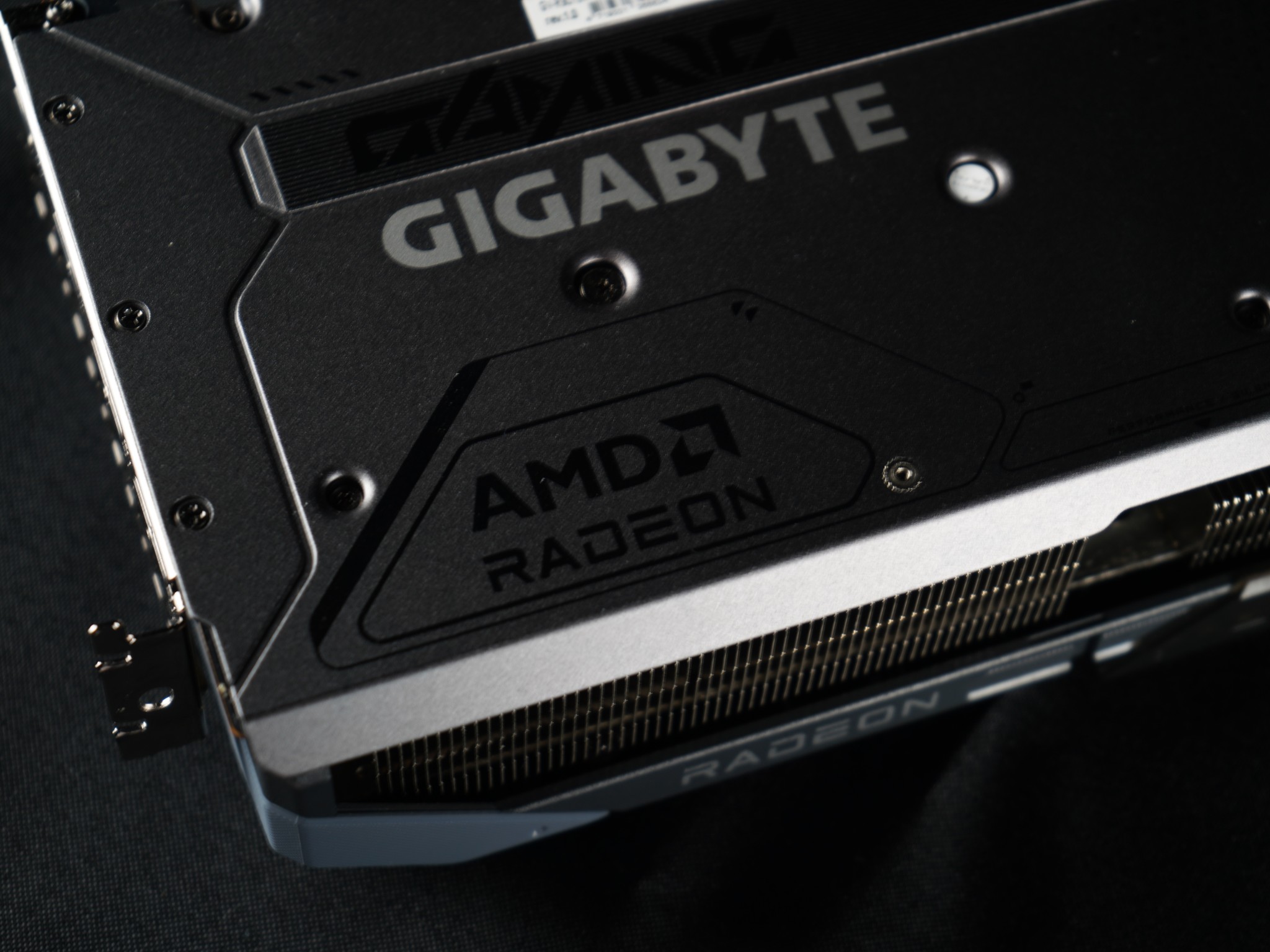 GIGABYTE Radeon RX 9070 XT Gaming OC 16G Graphics Card, PCIe 5.0, 16GB GDDR6