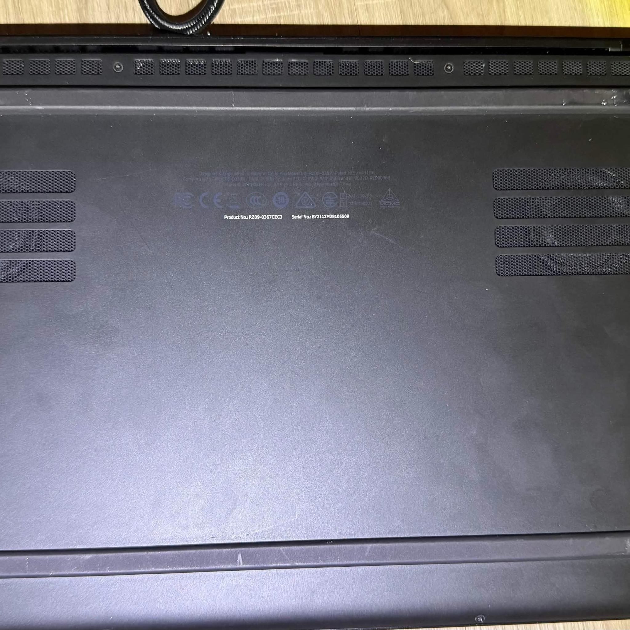 Razer Blade 15 Advanced RZ09-0367CEC3 | i7 10875H | 32GB DDR4 | RTX 3080 | 360Hz | + Cooling Pad