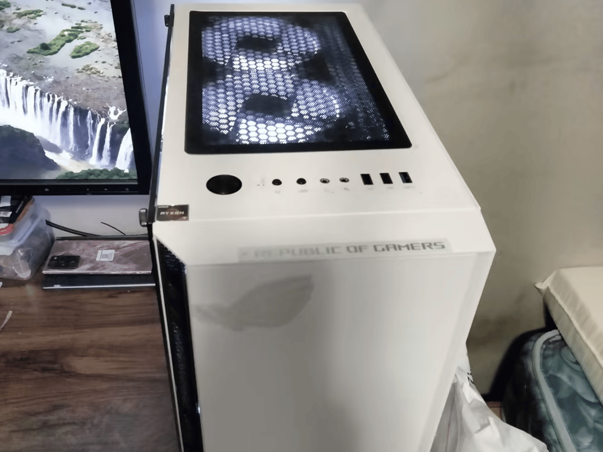 'White Fang' Mid-Range Gaming PC