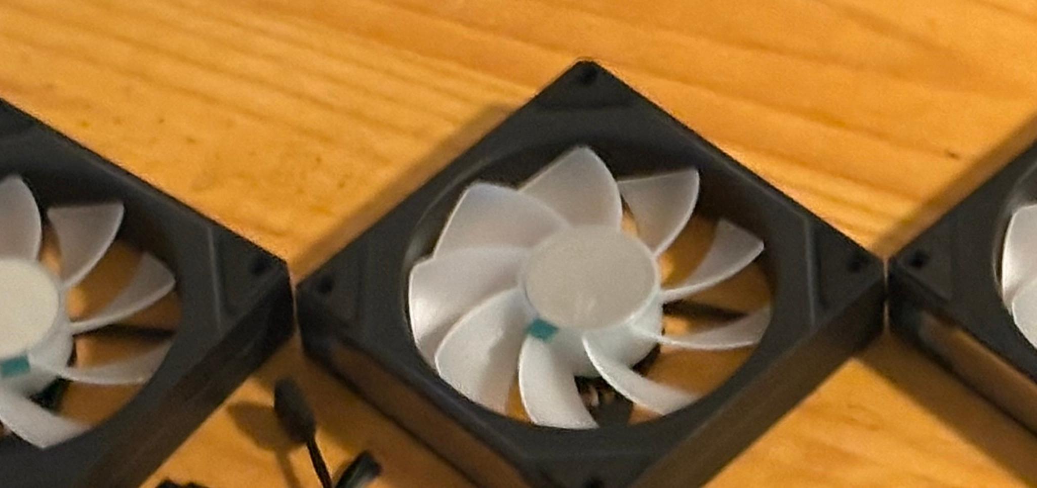 Reverse Blade Infinity Fans 3 Pack
