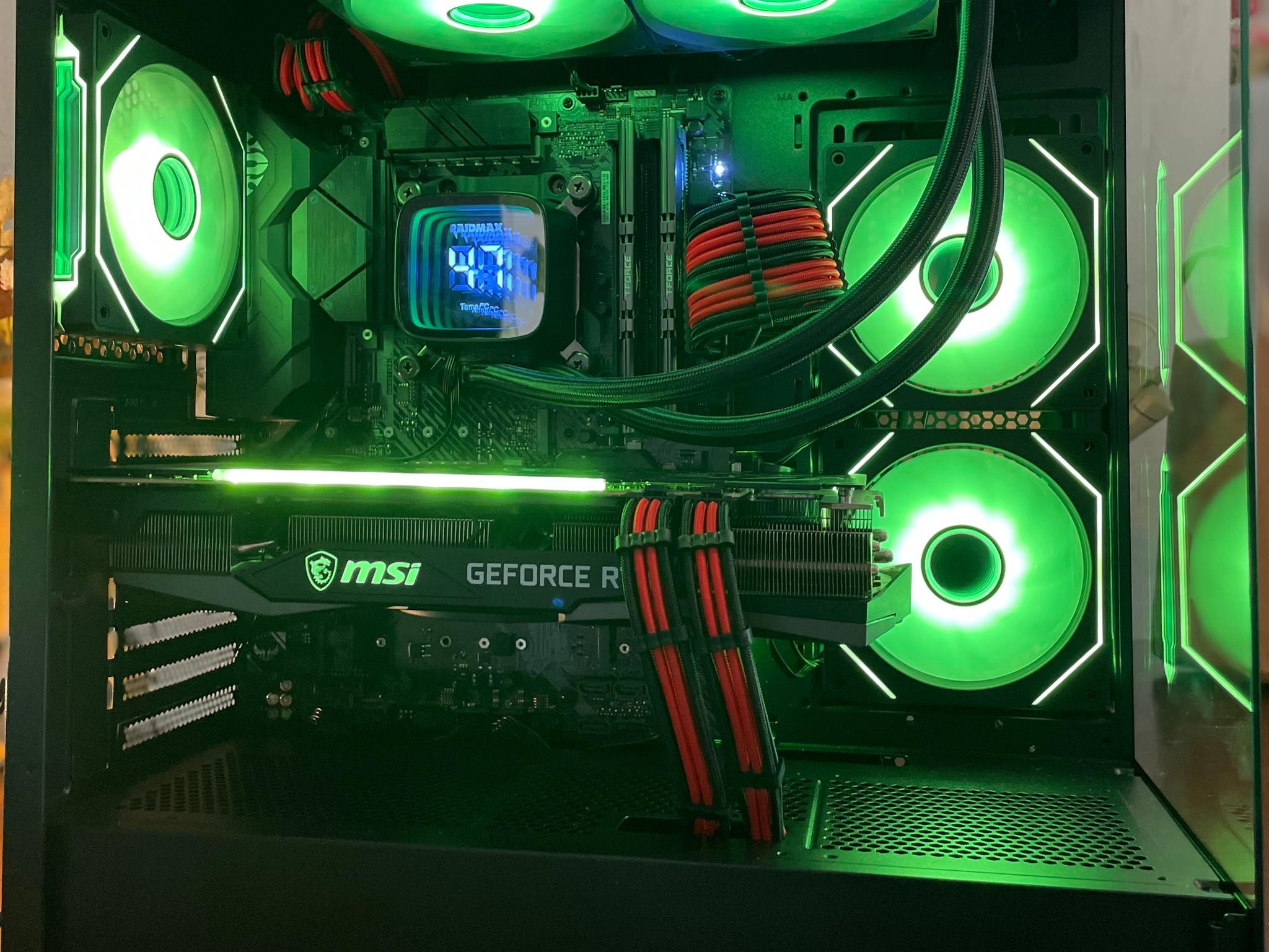 Gaming PC / | GEFORCE 3070 | Ryzen 5 | 32GB RAM | WINDOWS 11 pro | WiFi and Bluetooth