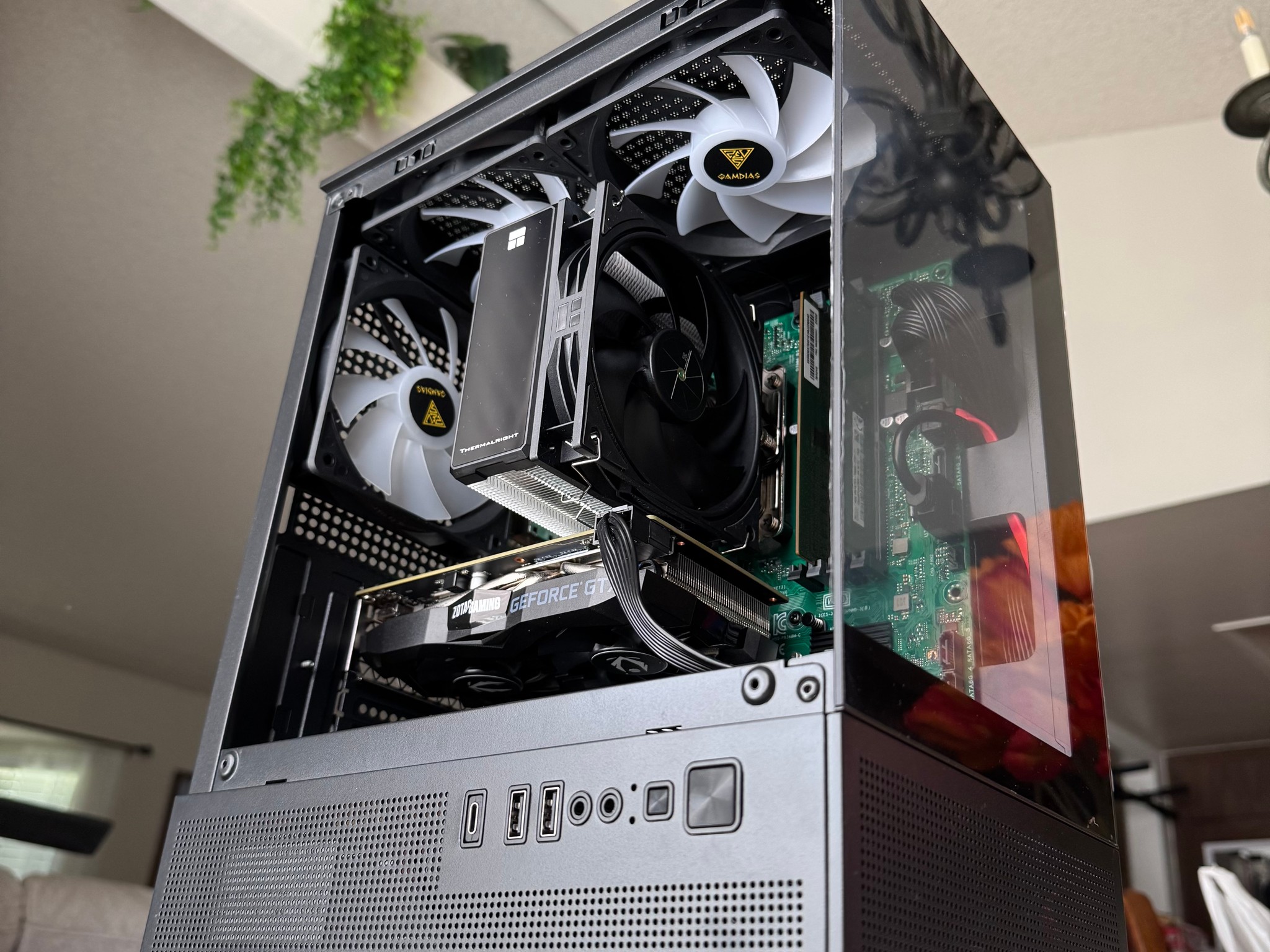 "Compact" | GTX 1660 Ti | Intel Core i5-9600k | 20GB DDR4 | 256GB SSD + 1TB HDD