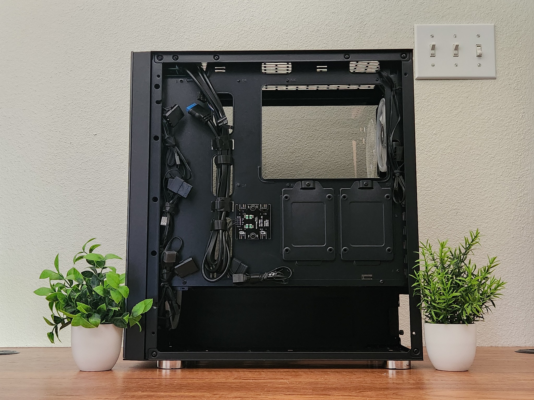 iBuyPower PC Case | 4x Fans Preinstalled | ATX | Mid-Tower | Screws Included