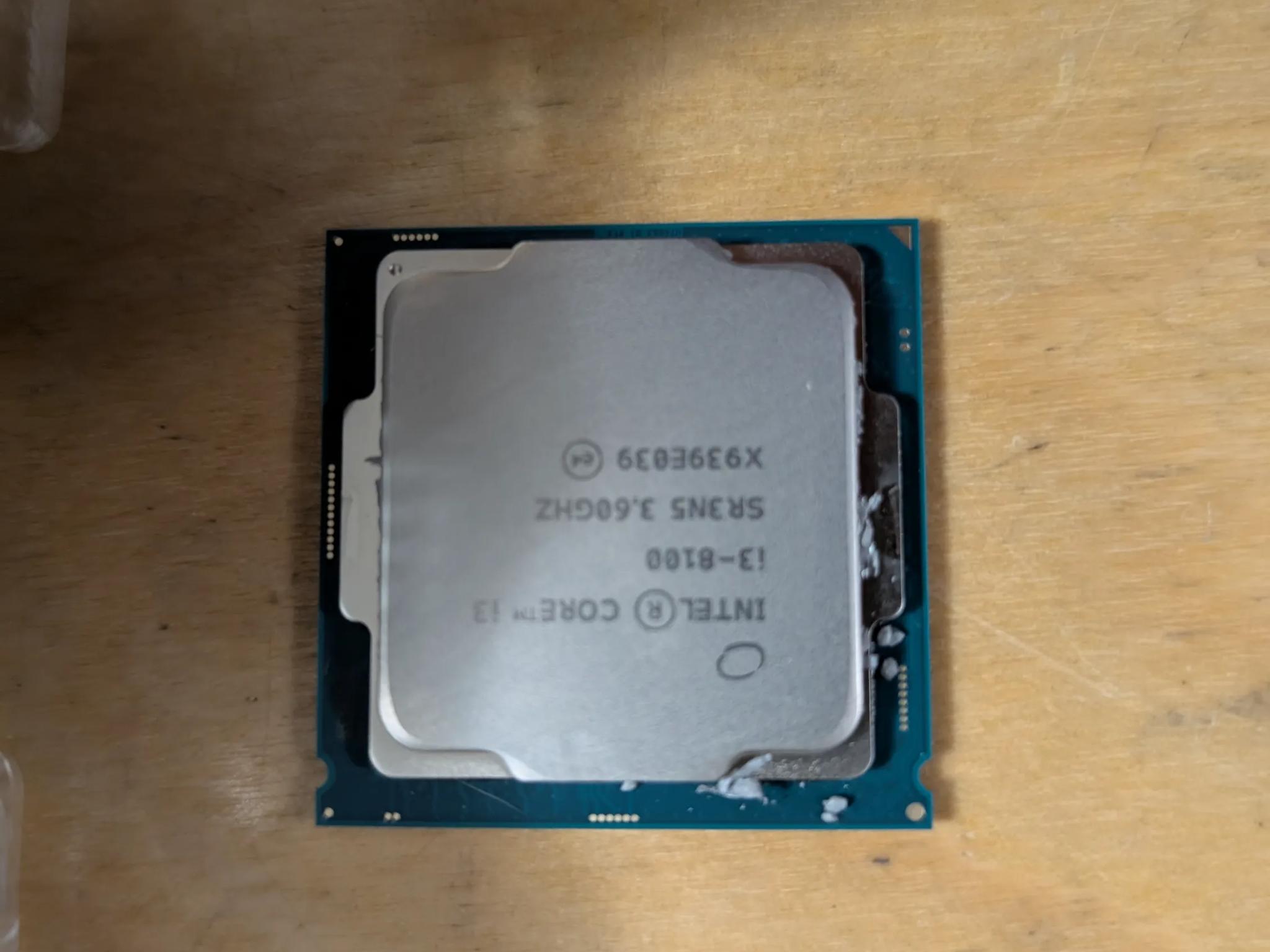 Intel Core i3 8100 + Intel stock cooler