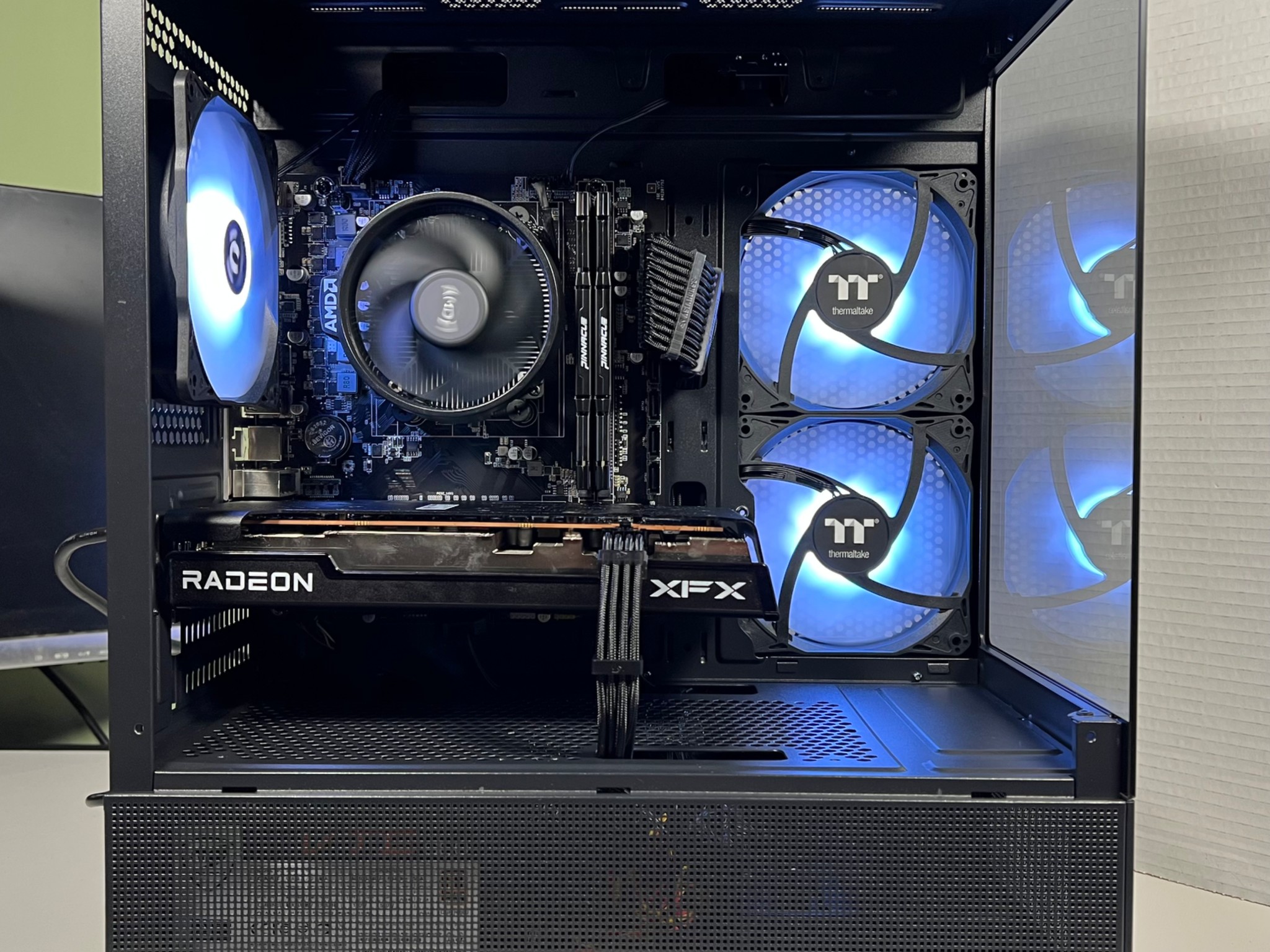 R5 5500 + RX 6600 XT | 32GB DDR4 | 2TB NVMe | E-Sports+ Gaming PC