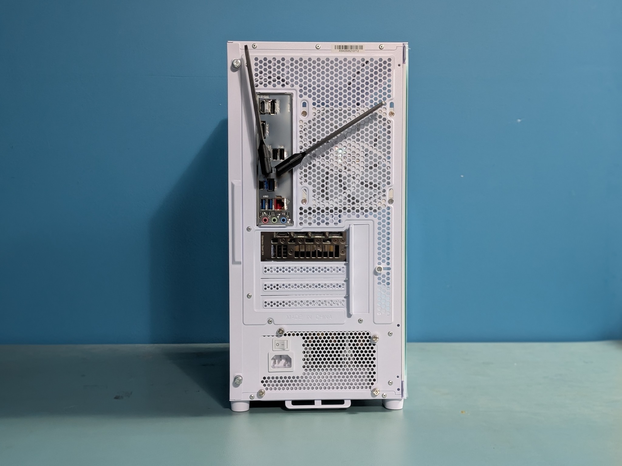 Pristine White Gaming Rig – RTX 5060 & Ryzen 5 8400F (Brand New / ARGB Custom)
