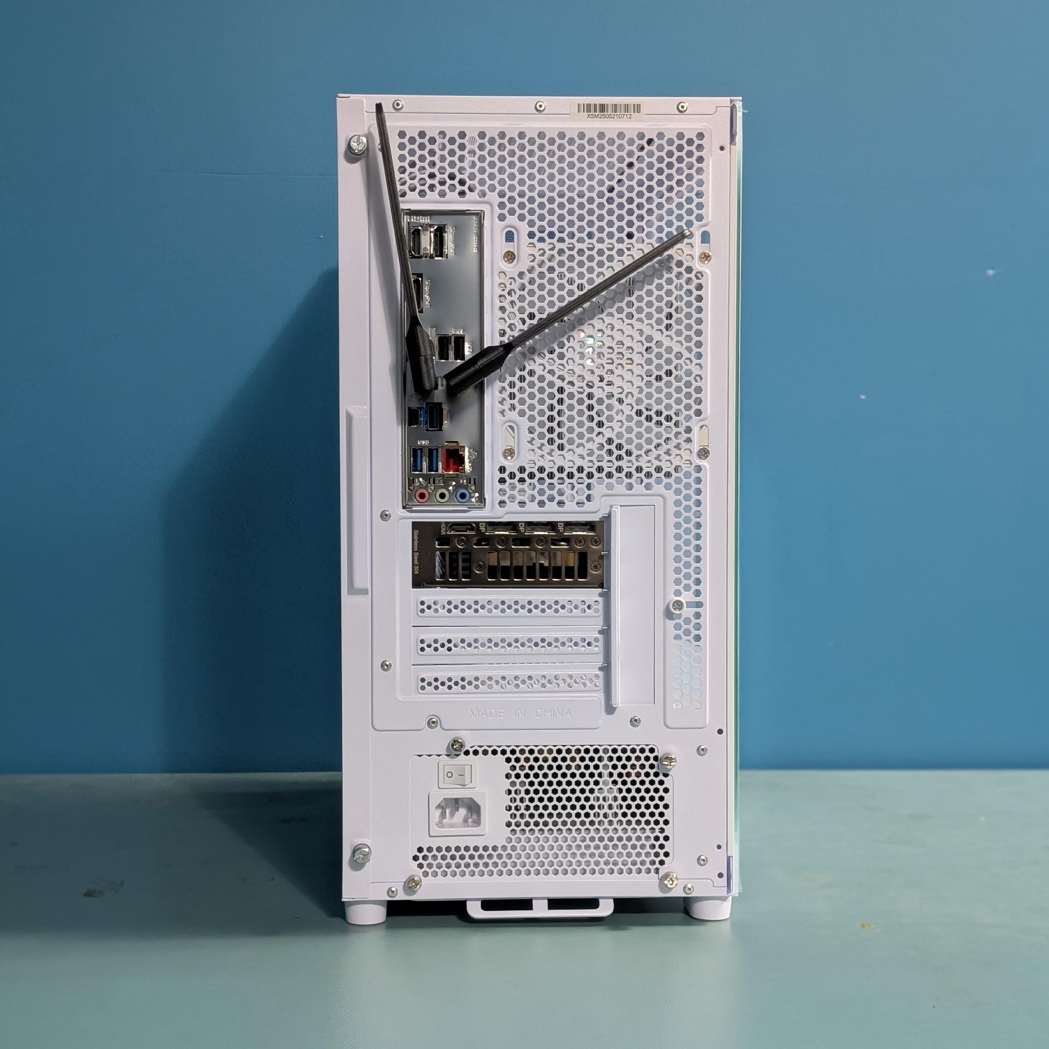 Pristine White Gaming Rig – RTX 5060 & Ryzen 5 8400F (Brand New / ARGB Custom)